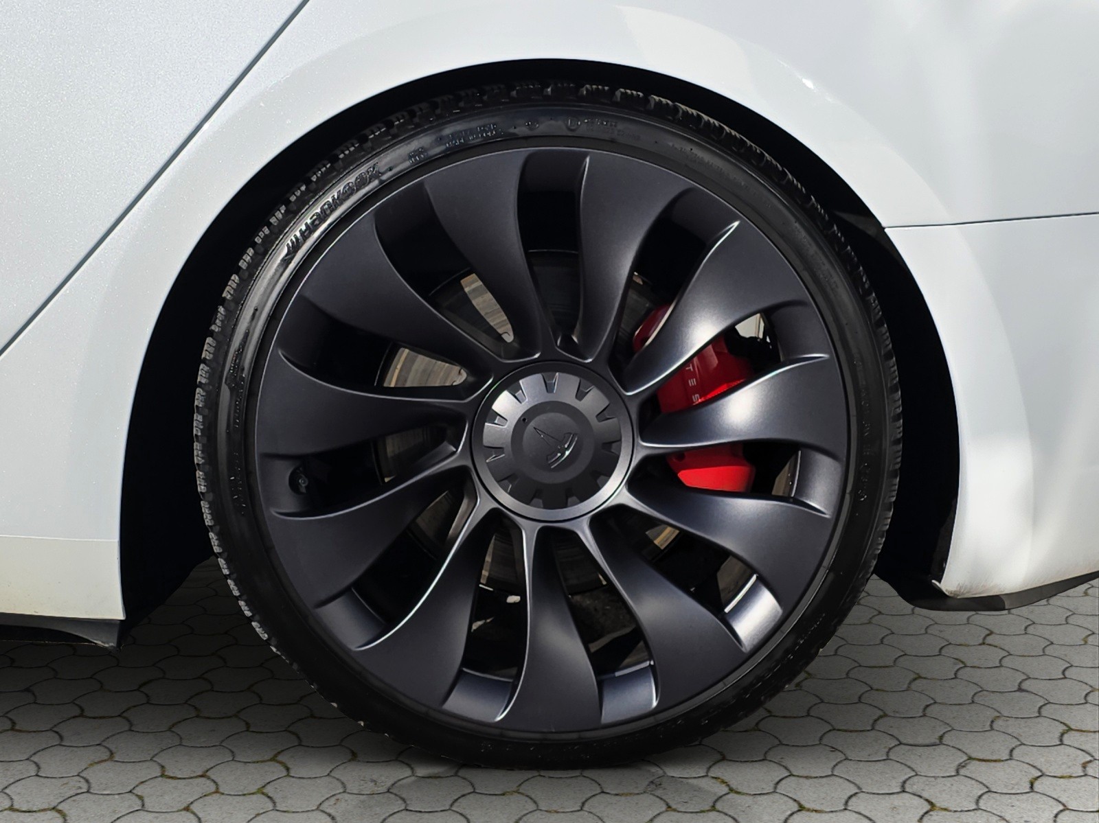 TESLA Model 3 Performance Dual Motor AWD 535 PS-image-6