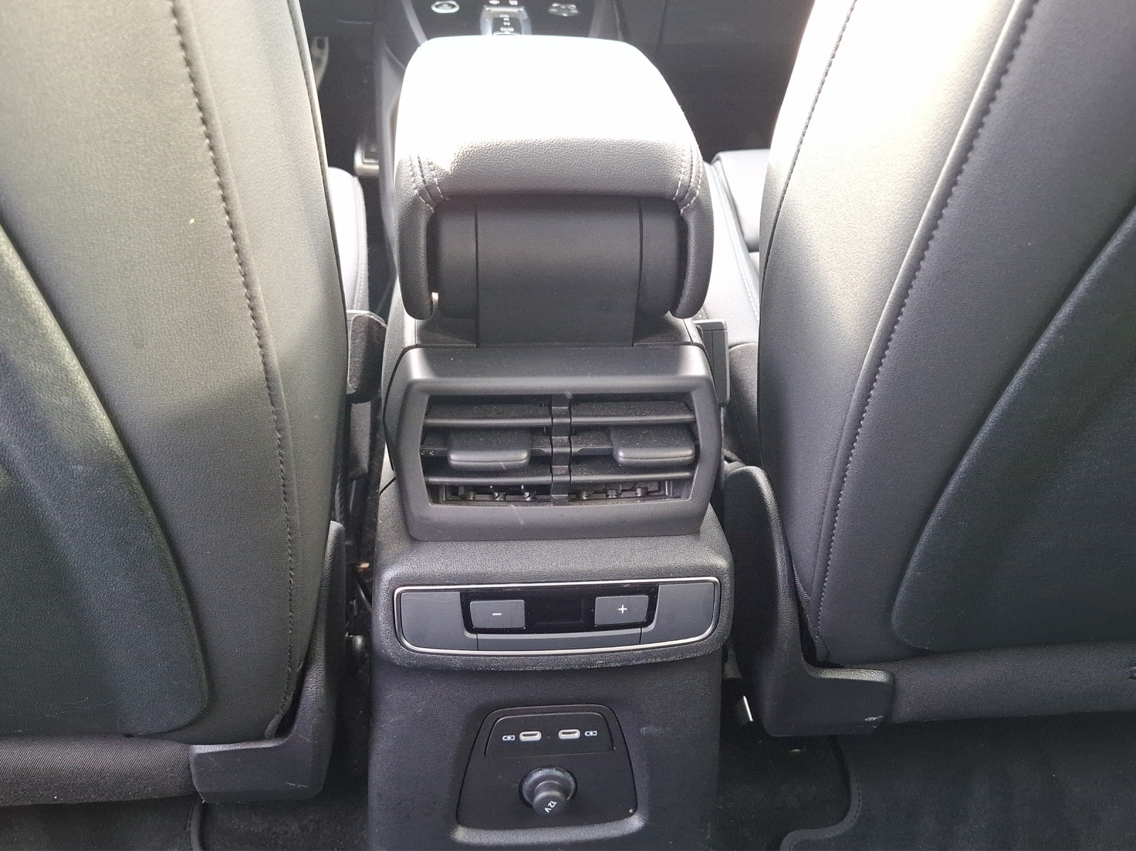 AUDI Q4 e-tron 45 Attraction quattro-image-10