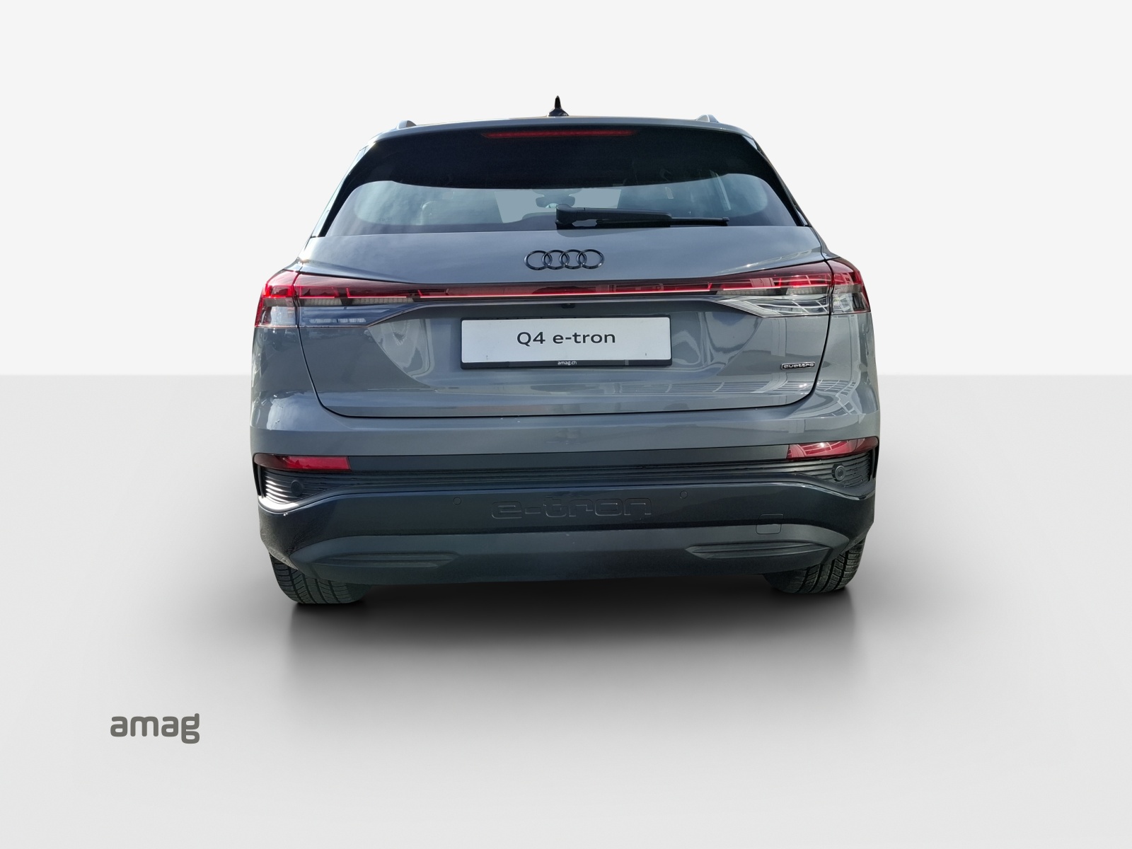 AUDI Q4 e-tron 45 Attraction quattro-image-3