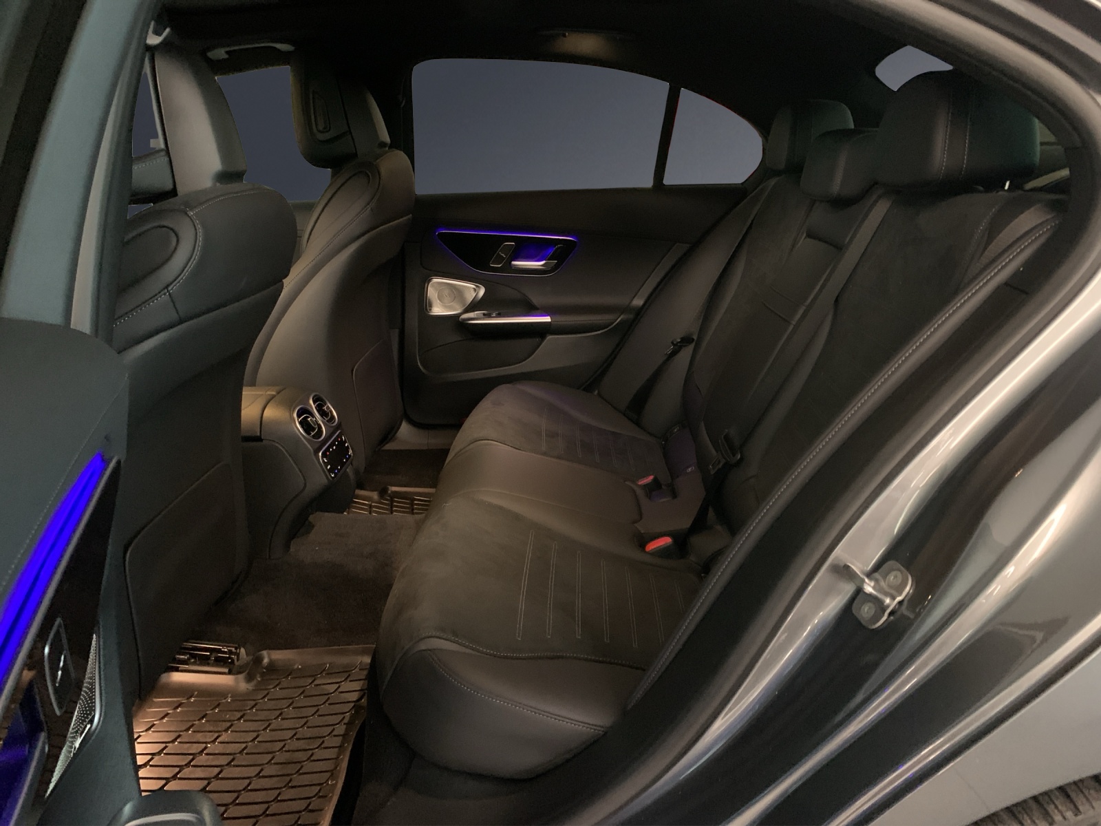 MERCEDES-BENZ C 200 4 Matic-image-10