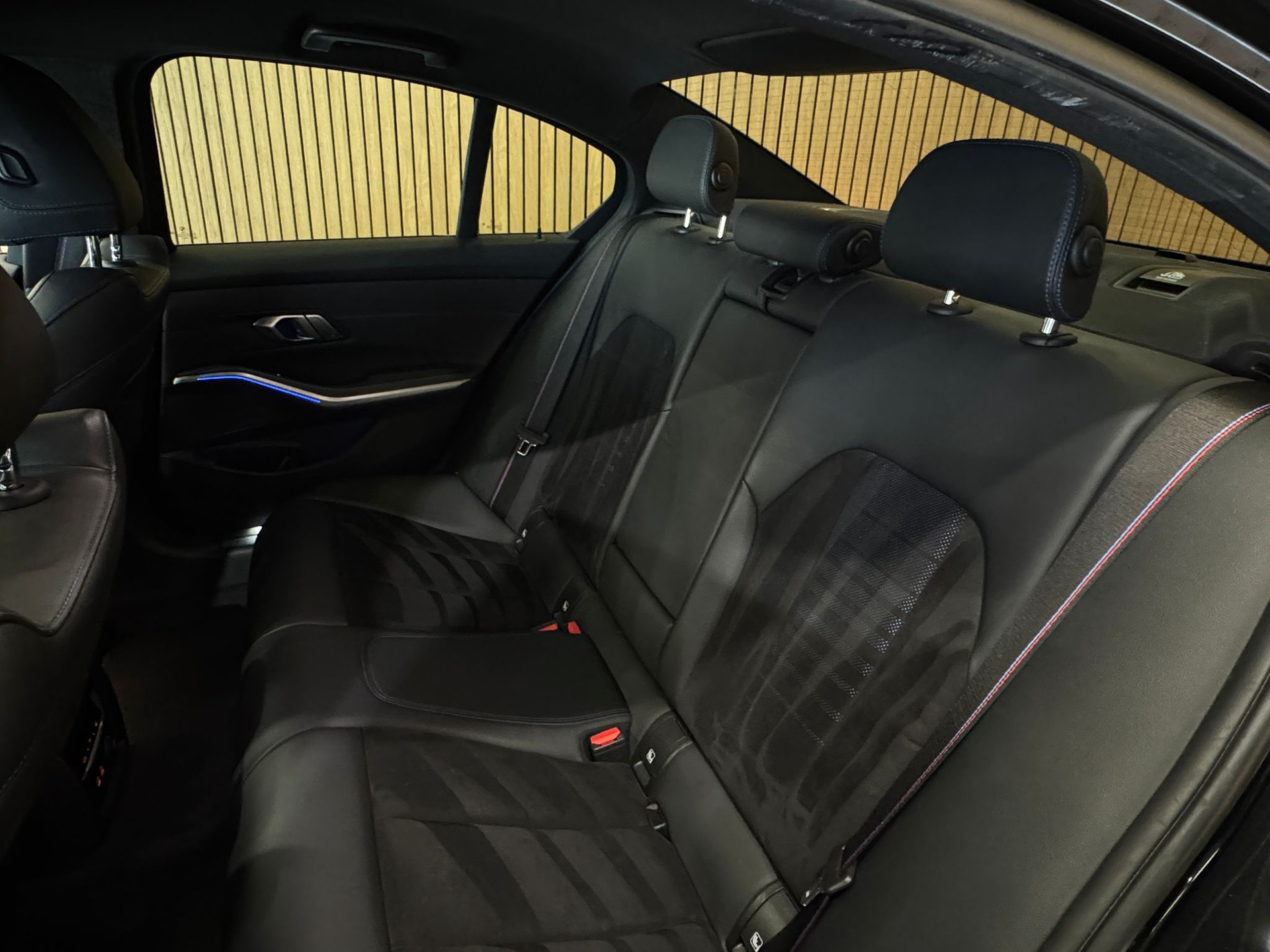 BMW 320d xDrive M Sport Steptronic-image-19
