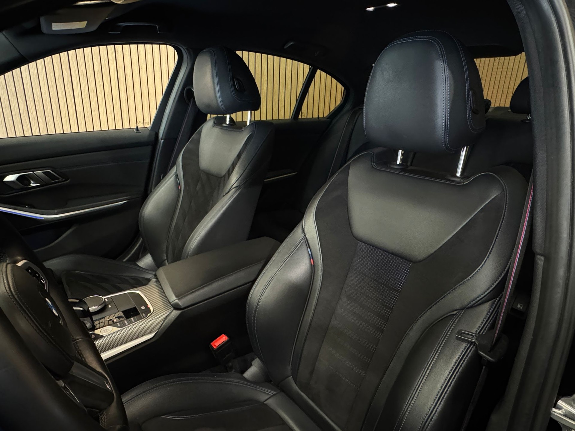 BMW 320d xDrive M Sport Steptronic-image-18