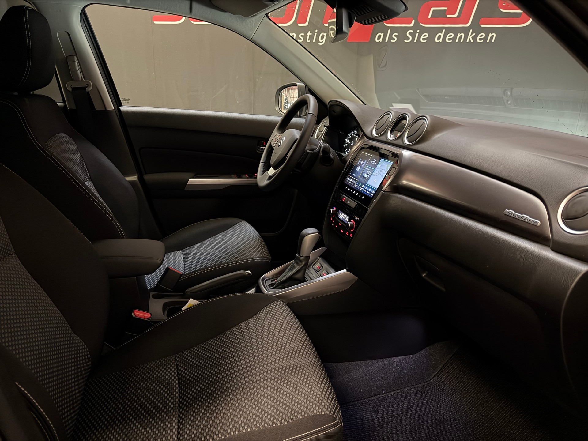 SUZUKI Vitara 1.4 Boosterjet Compact + 4x4 Hybrid Automatic-image-16