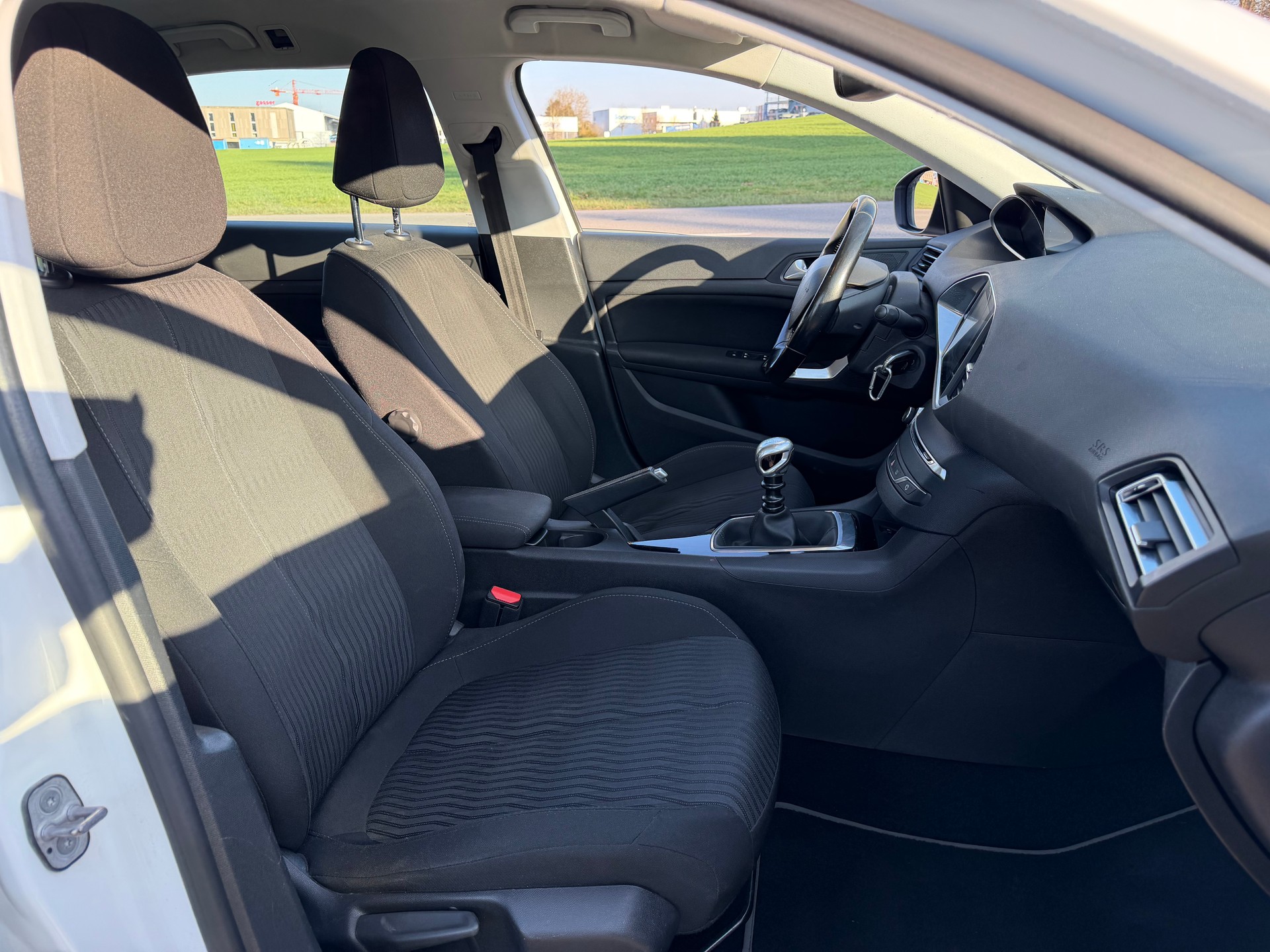 PEUGEOT 308 SW 1.2 THP Business-image-6