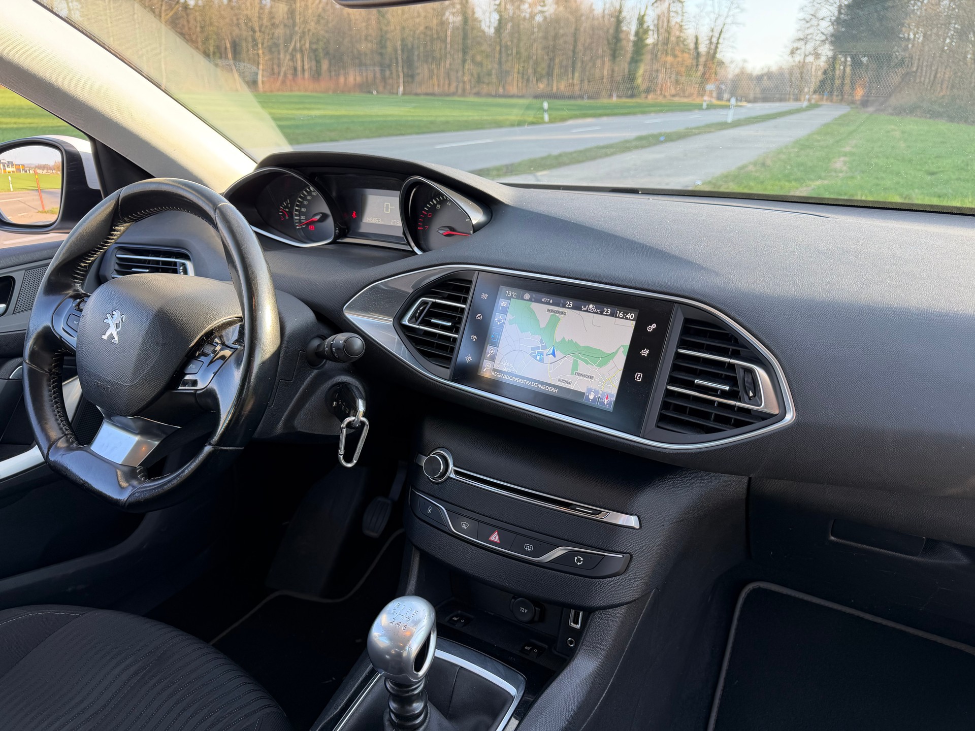 PEUGEOT 308 SW 1.2 THP Business-image-4
