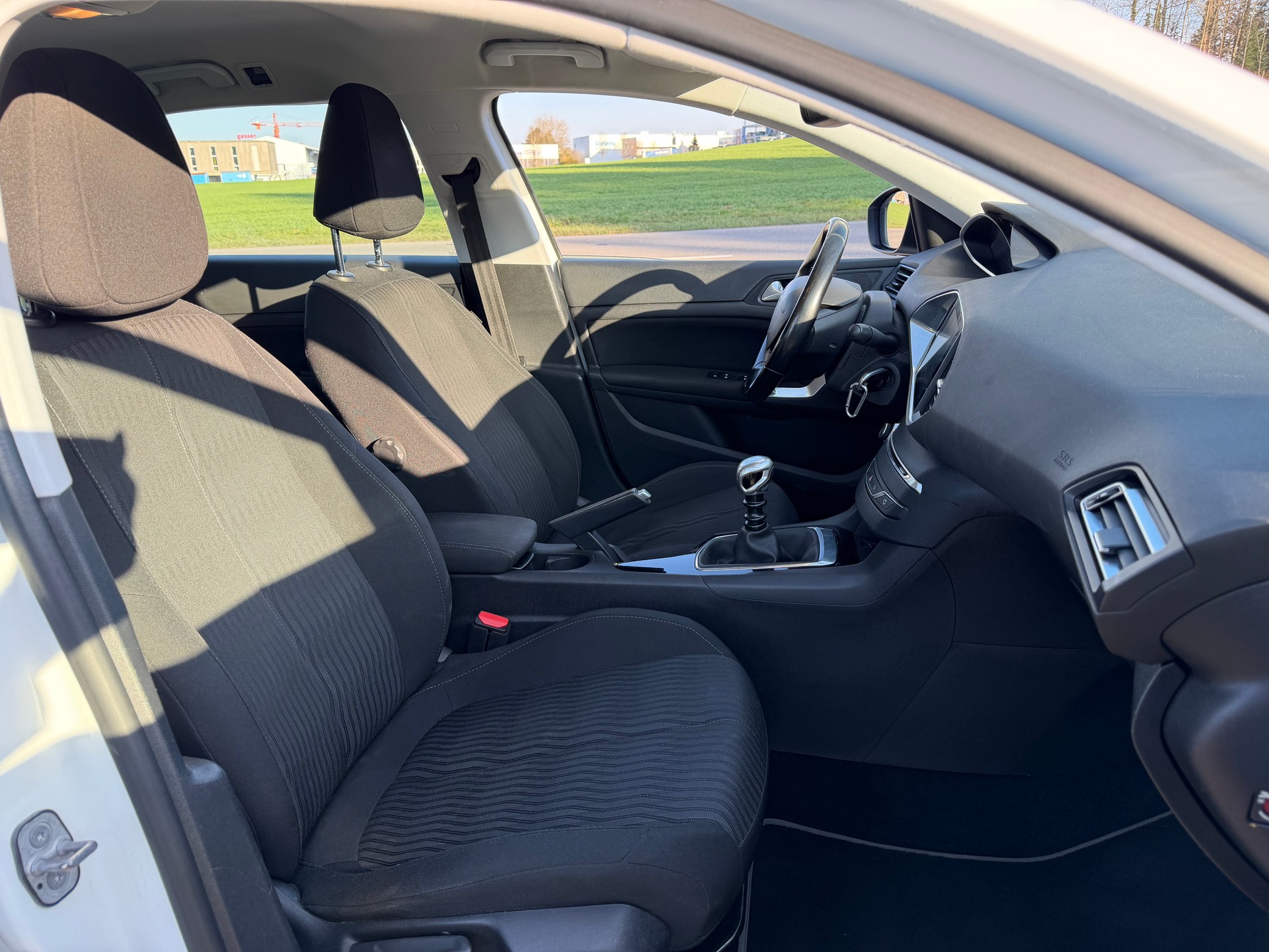 PEUGEOT 308 SW 1.2 THP Business-image-7