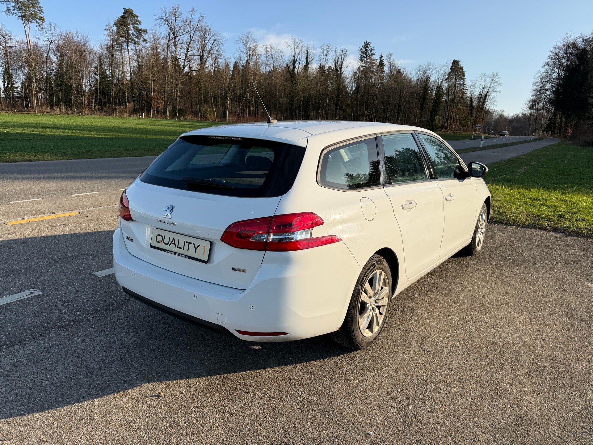 PEUGEOT 308 SW 1.2 THP Business-image-2