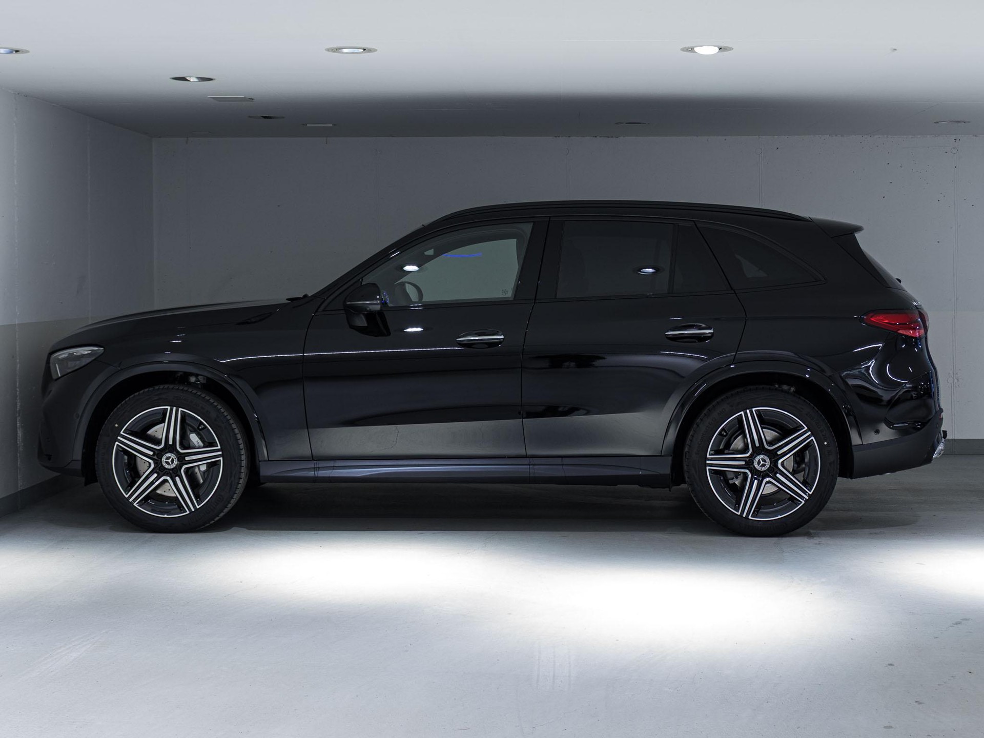 MERCEDES-BENZ GLC 300 4MATIC-image-4