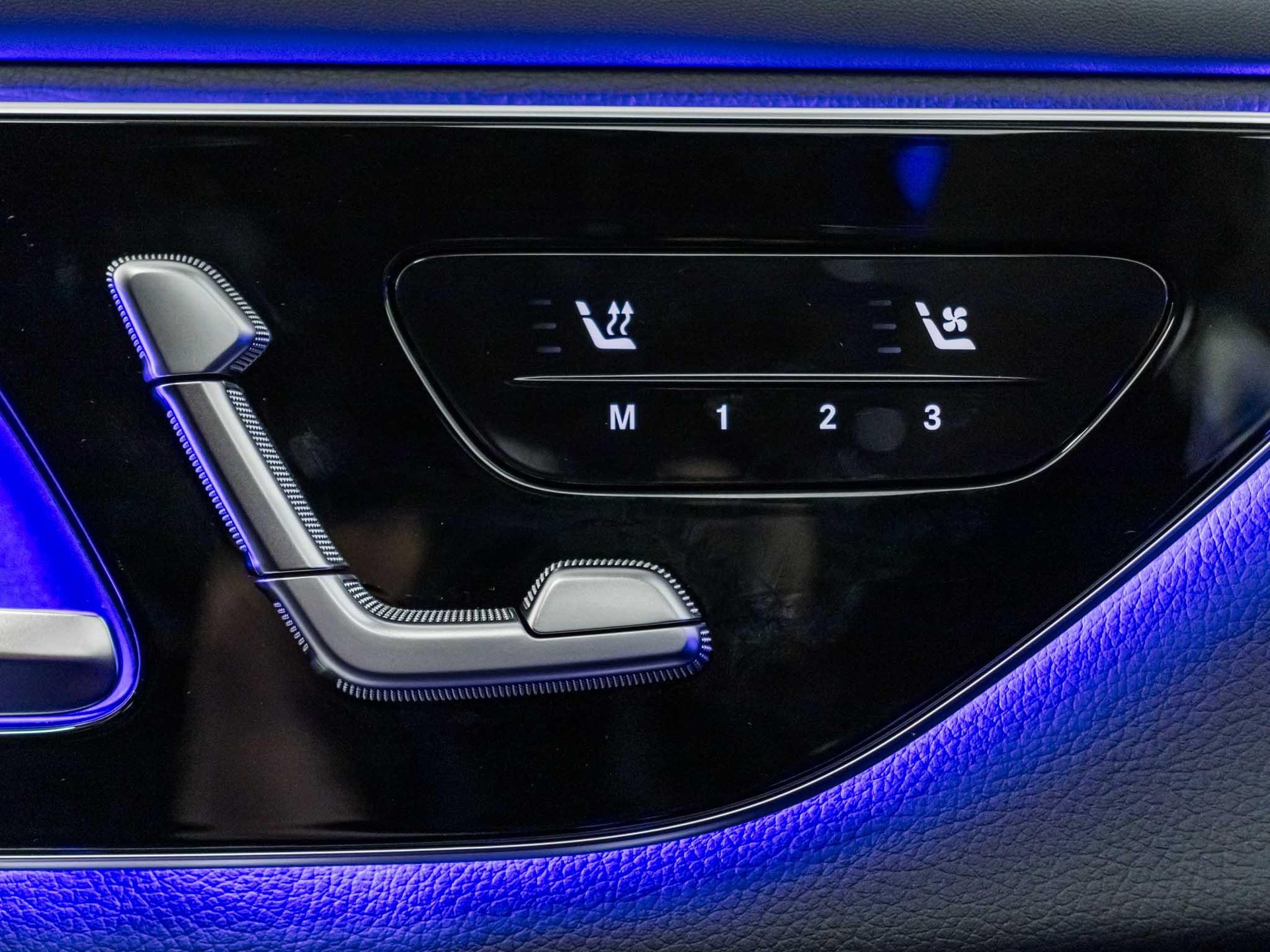 MERCEDES-BENZ GLC 300 4MATIC-image-12