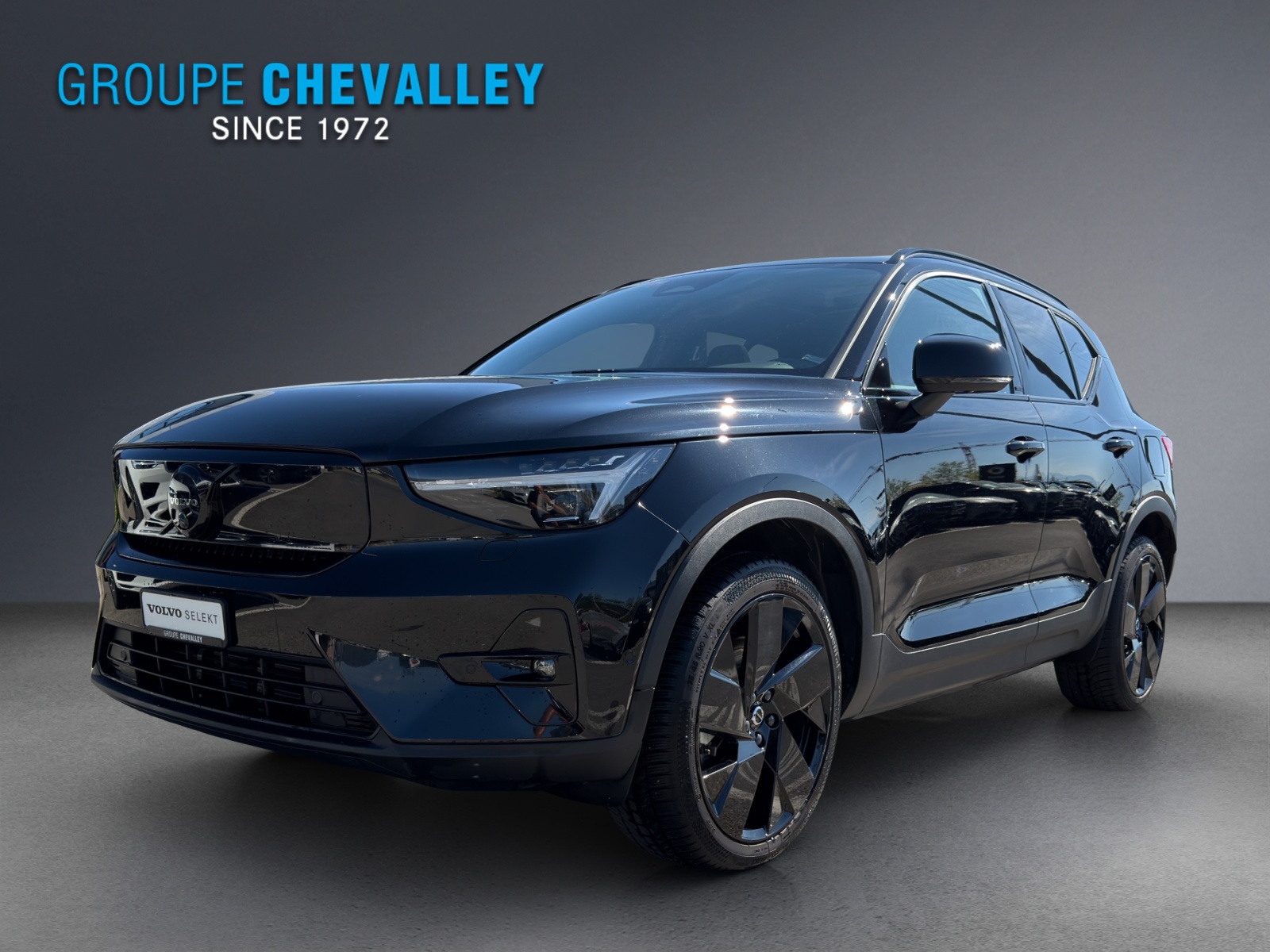 Photo VOLVO EX40 EX40 82kWh Twin Motor Performance AWD Xcentric Black Edition