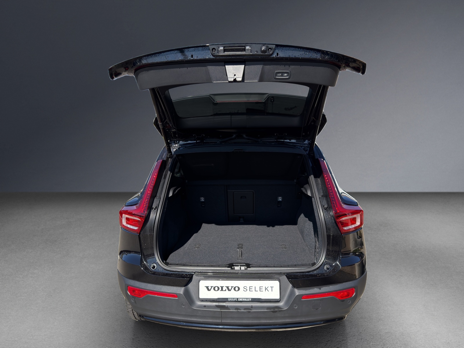 Image VOLVO EX40 EX40 82kWh Twin Motor Performance AWD Xcentric Black Edition