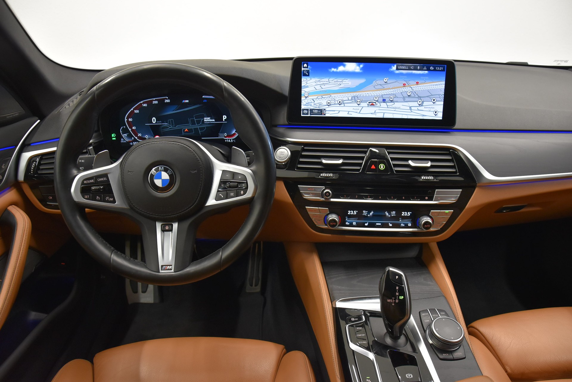 BMW 520d xDrive 48V Touring Pure M Sport Edition-image-4