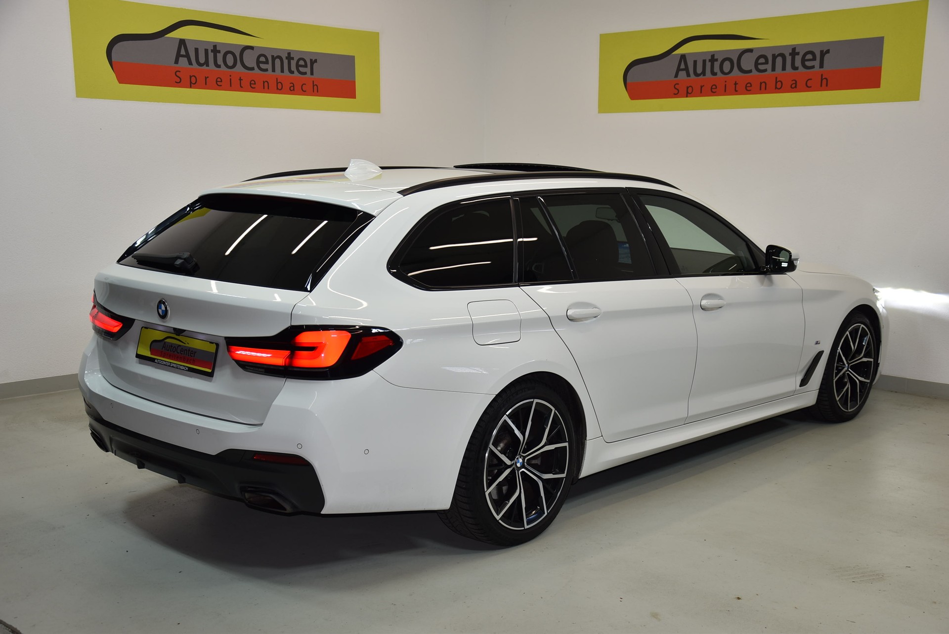 BMW 520d xDrive 48V Touring Pure M Sport Edition-image-14