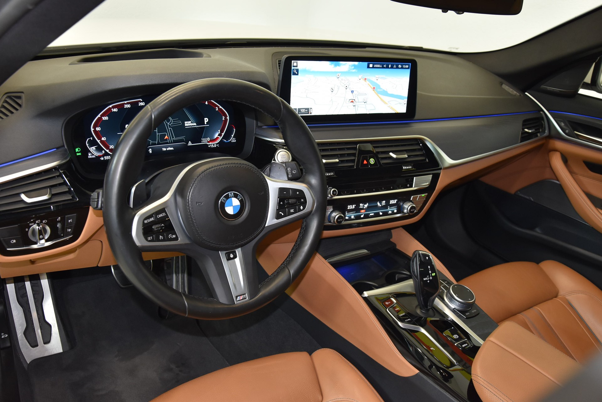 BMW 520d xDrive 48V Touring Pure M Sport Edition-image-5