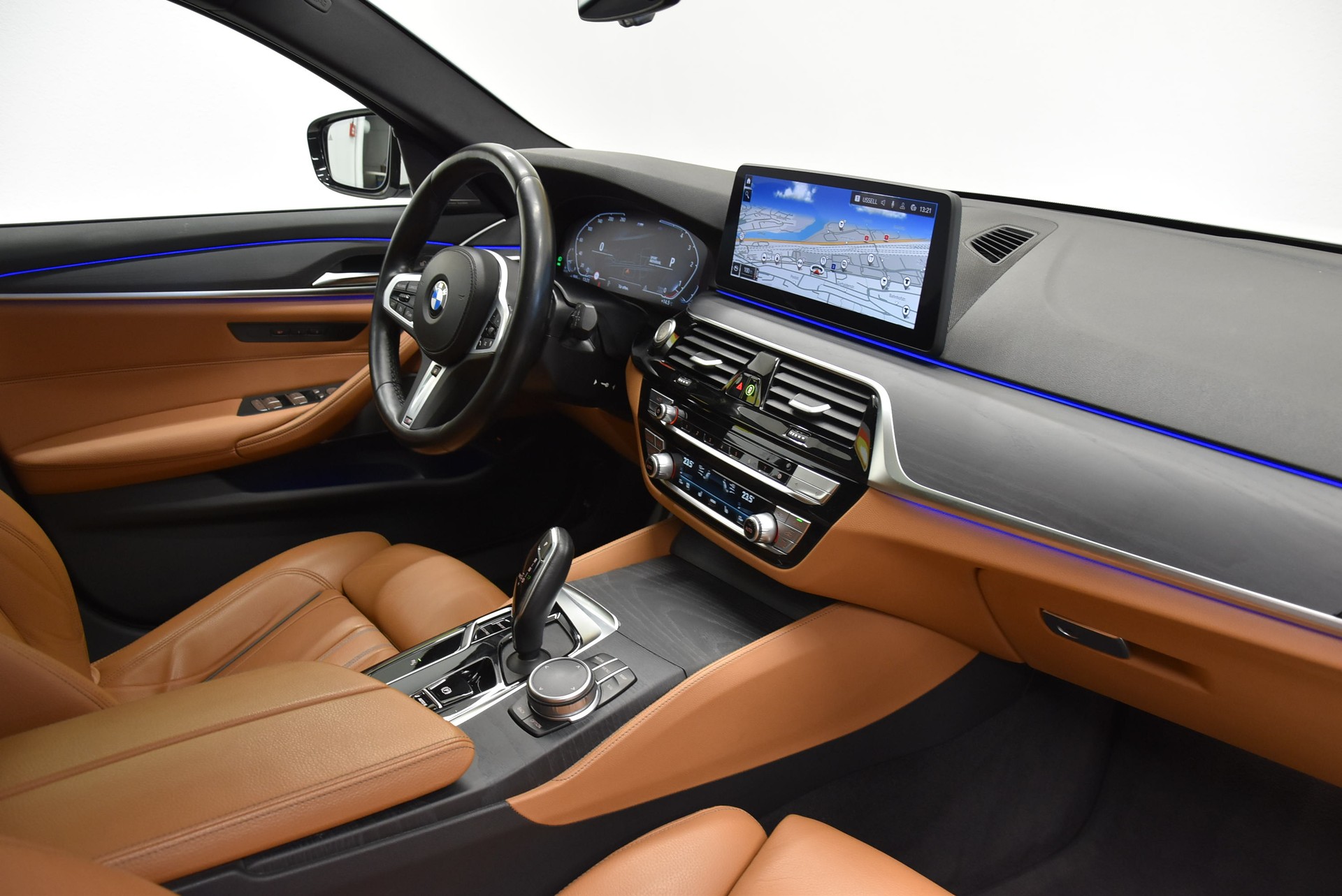 BMW 520d xDrive 48V Touring Pure M Sport Edition-image-3