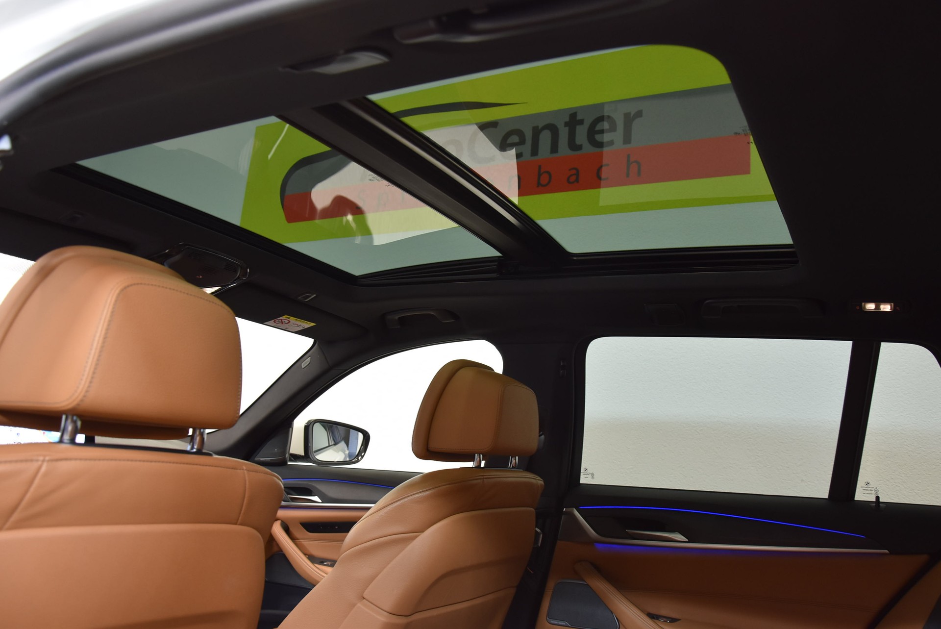 BMW 520d xDrive 48V Touring Pure M Sport Edition-image-8