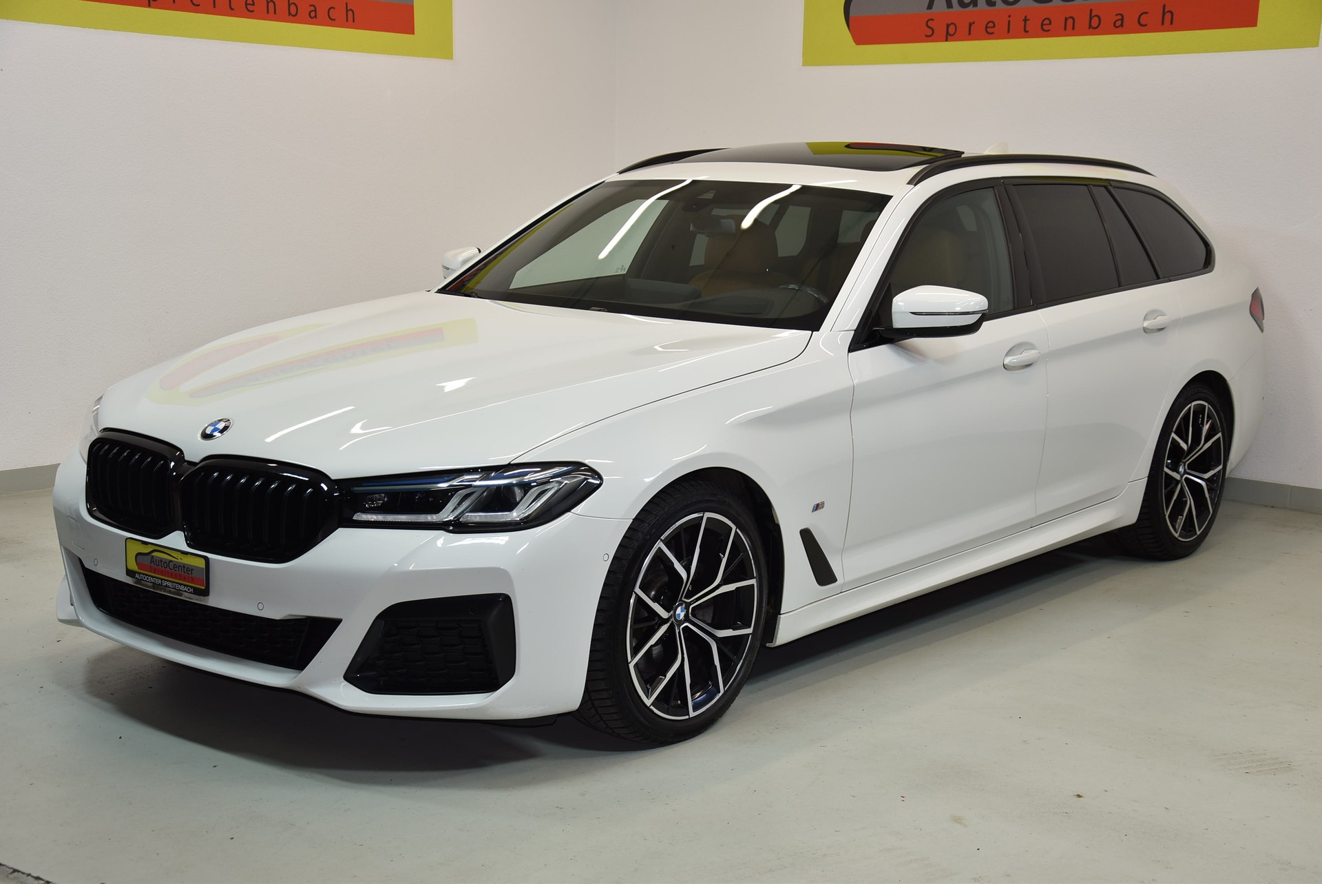 BMW 520d xDrive 48V Touring Pure M Sport Edition-image-1