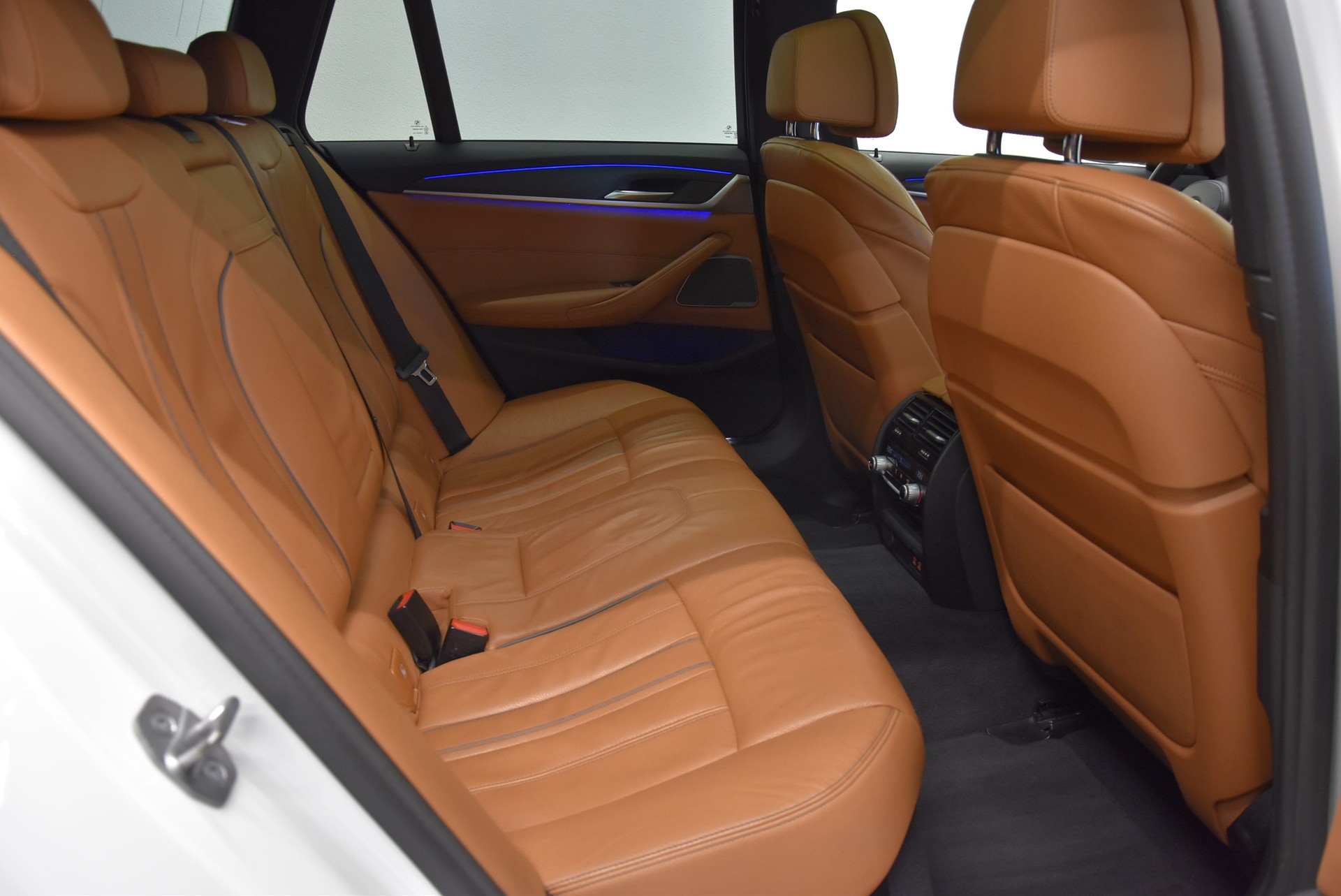 BMW 520d xDrive 48V Touring Pure M Sport Edition-image-10