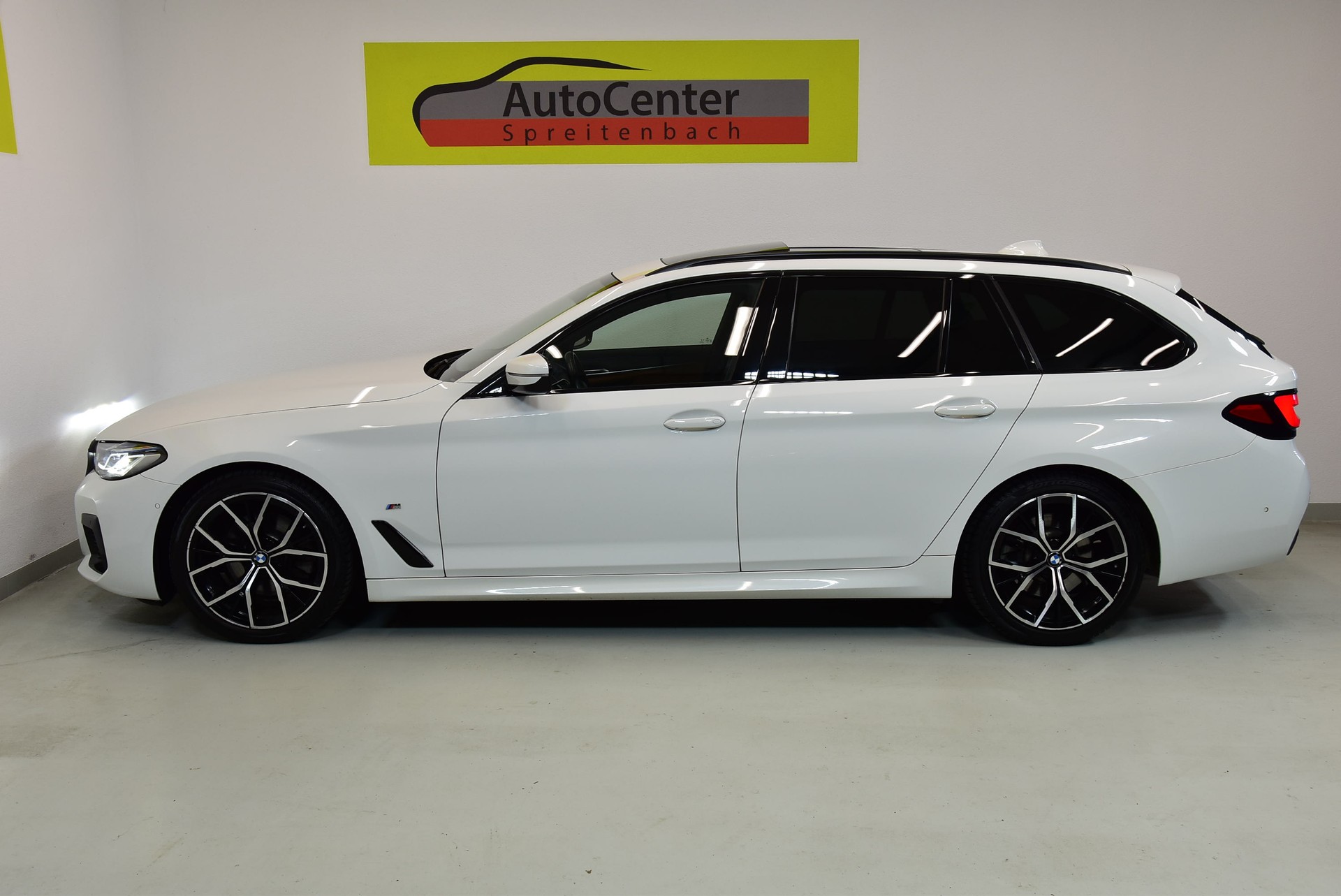BMW 520d xDrive 48V Touring Pure M Sport Edition-image-11