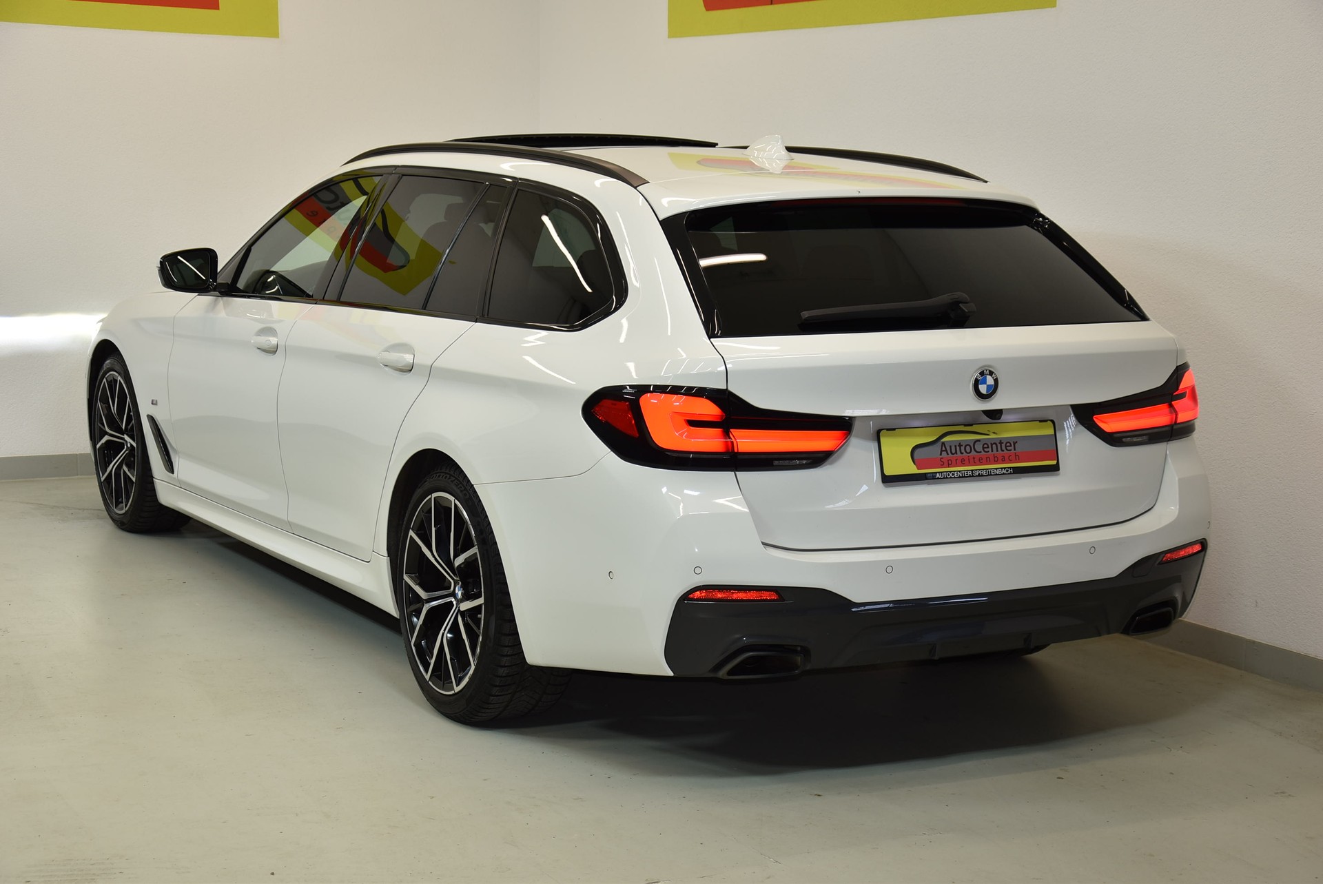BMW 520d xDrive 48V Touring Pure M Sport Edition-image-12