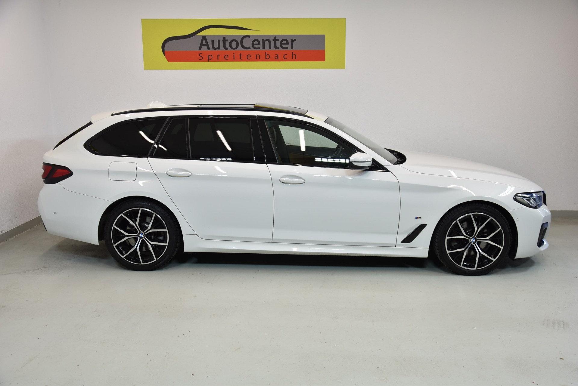 BMW 520d xDrive 48V Touring Pure M Sport Edition-image-13