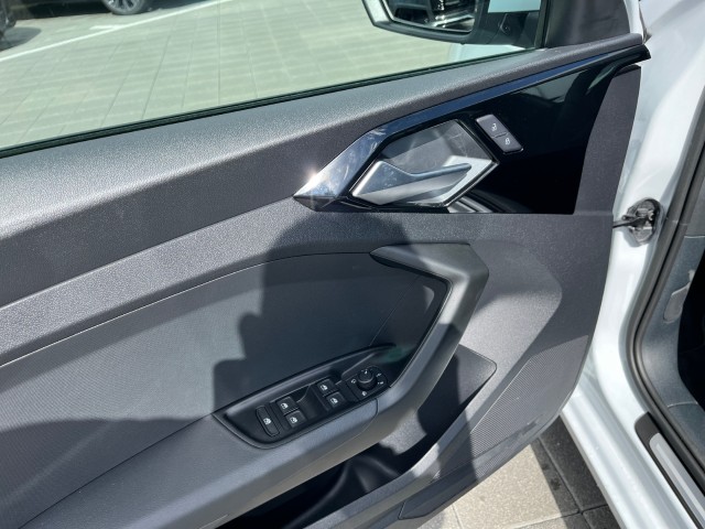 AUDI A1 Sportback 30 TFSI Attraction S-tronic-image-10