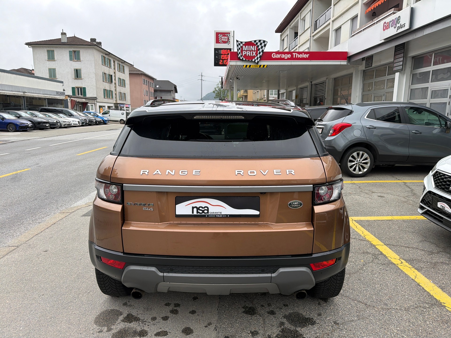 LAND ROVER Range Rover Evoque 2.0 Si4 Pure AT9-image-5