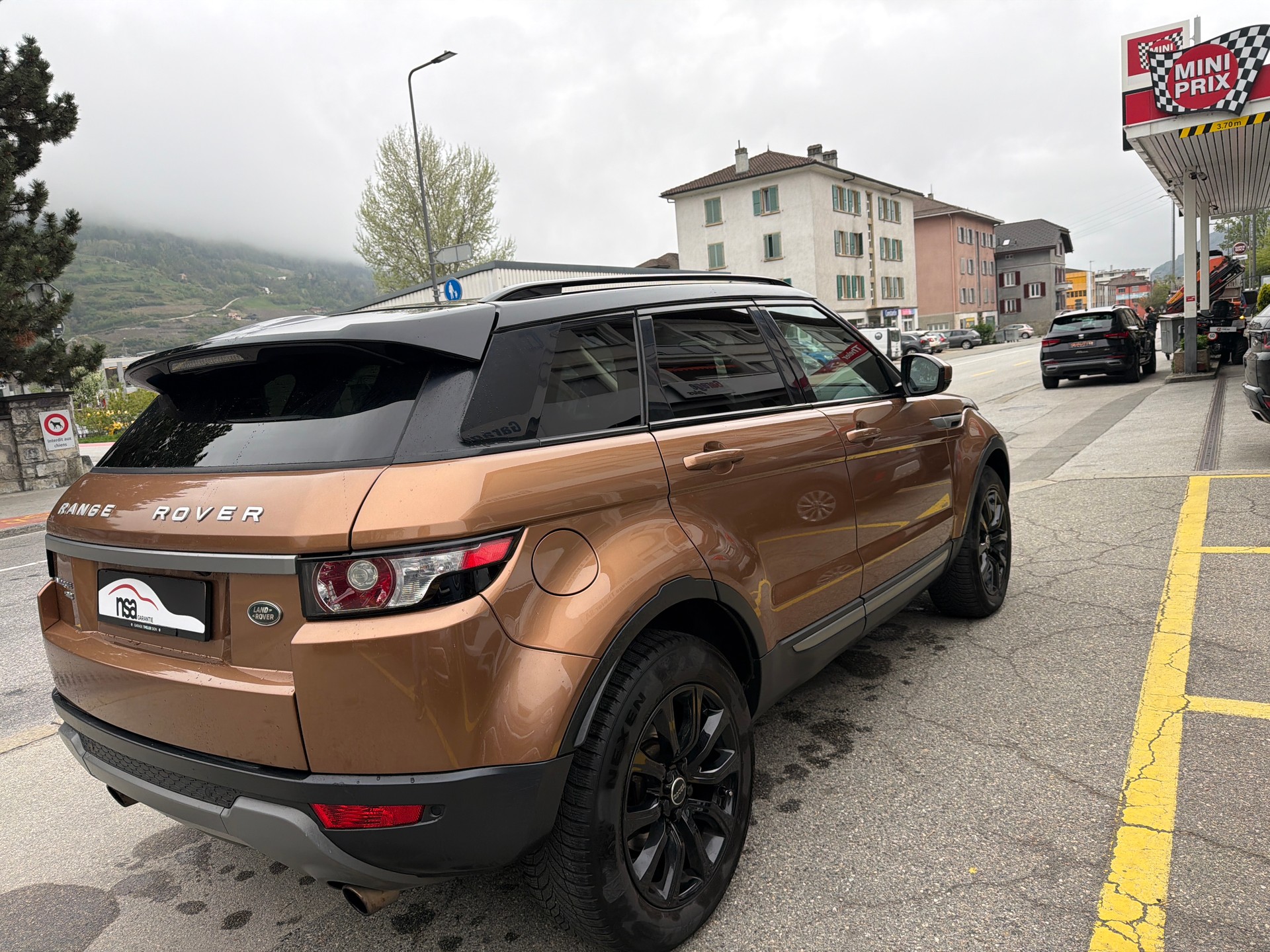 LAND ROVER Range Rover Evoque 2.0 Si4 Pure AT9-image-4