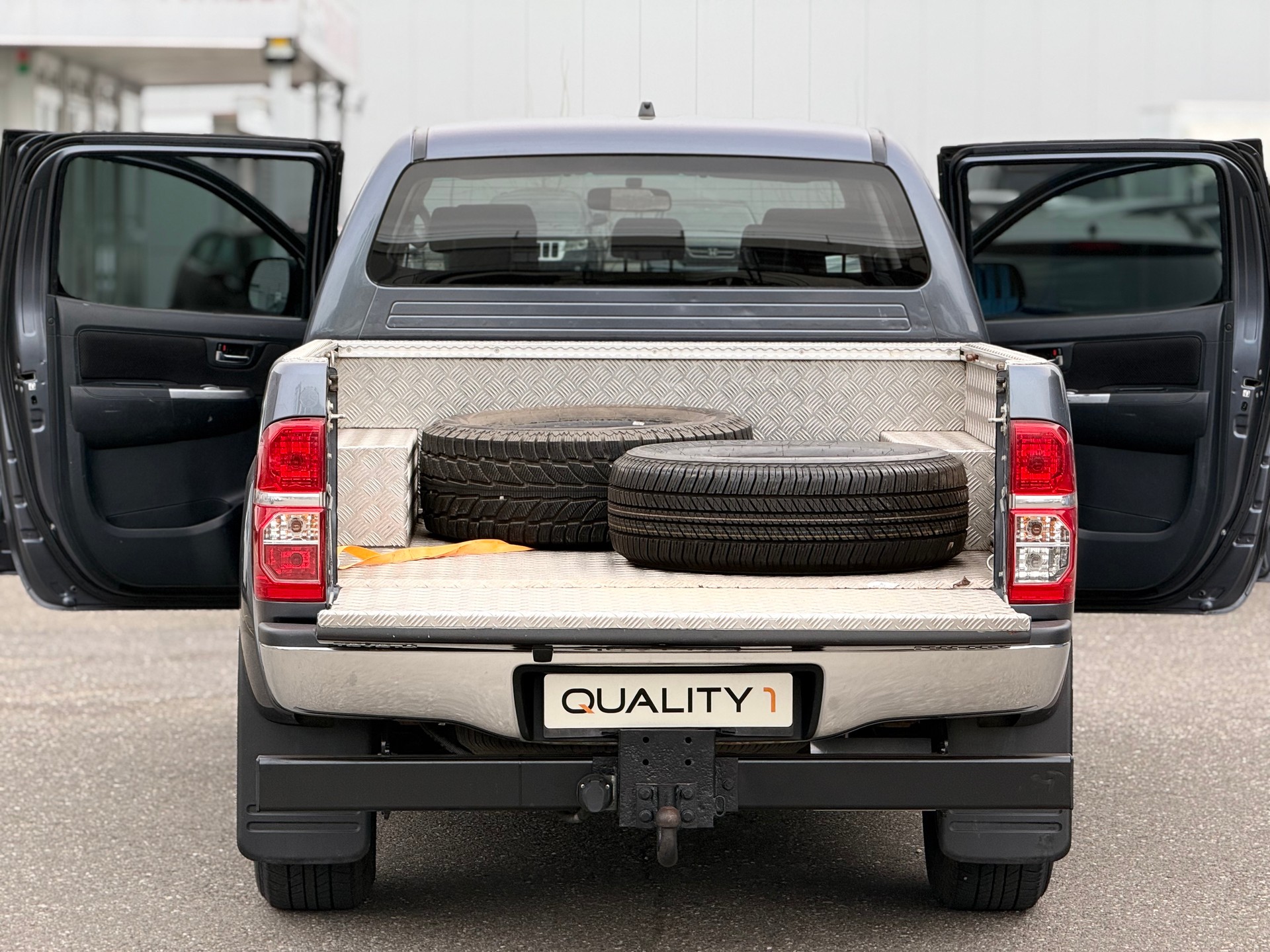 TOYOTA Hilux 3.0 4WD Double Cab Sol Premium-image-8
