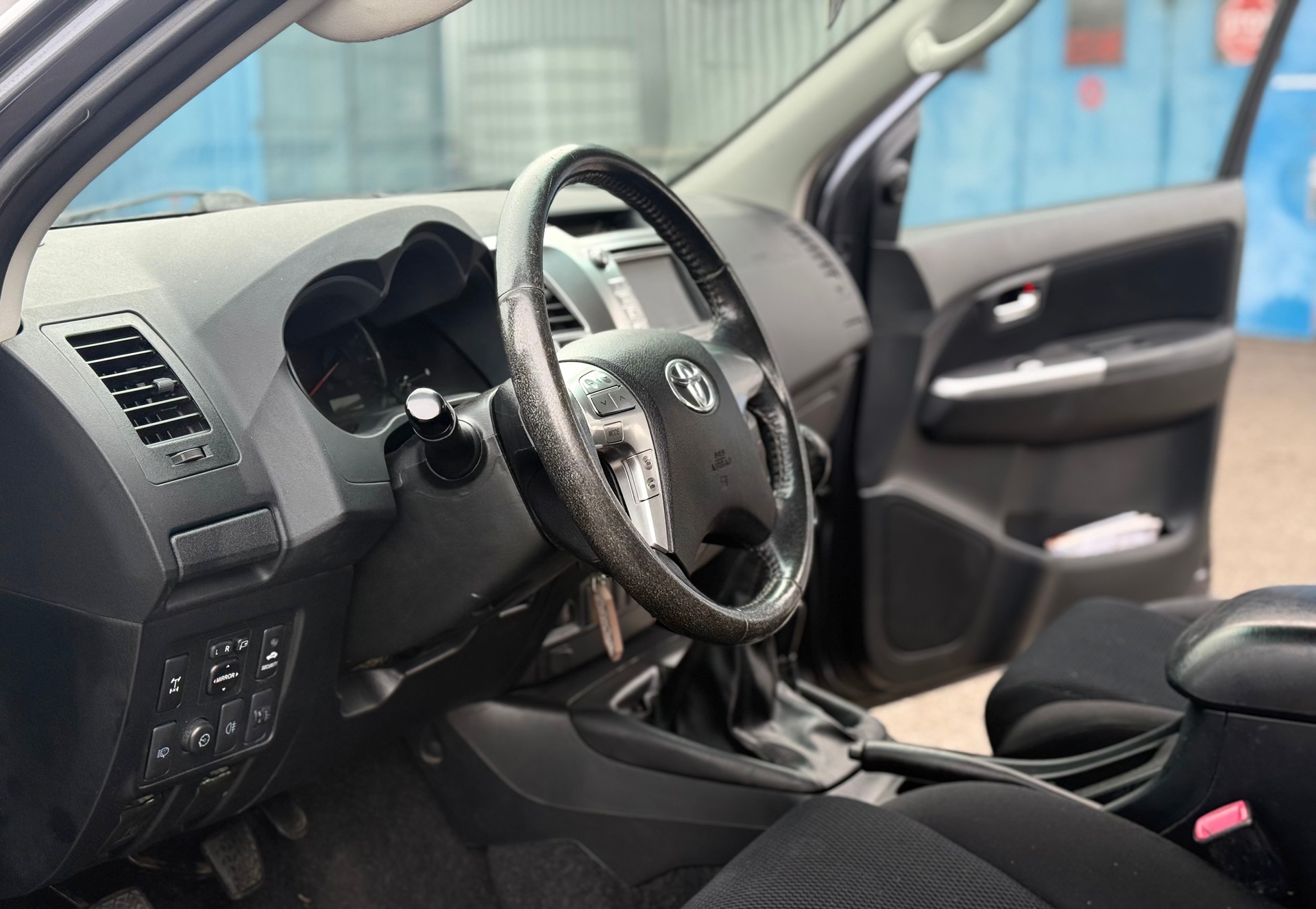 TOYOTA Hilux 3.0 4WD Double Cab Sol Premium-image-4