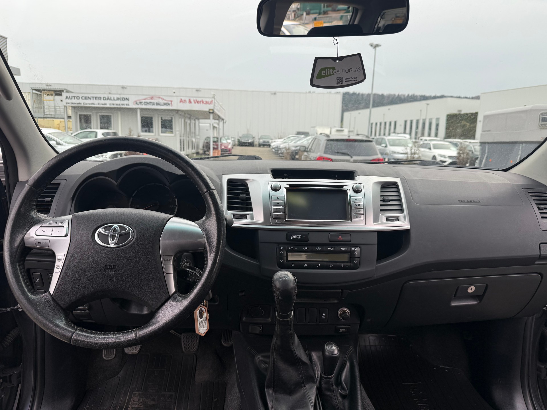 TOYOTA Hilux 3.0 4WD Double Cab Sol Premium-image-3