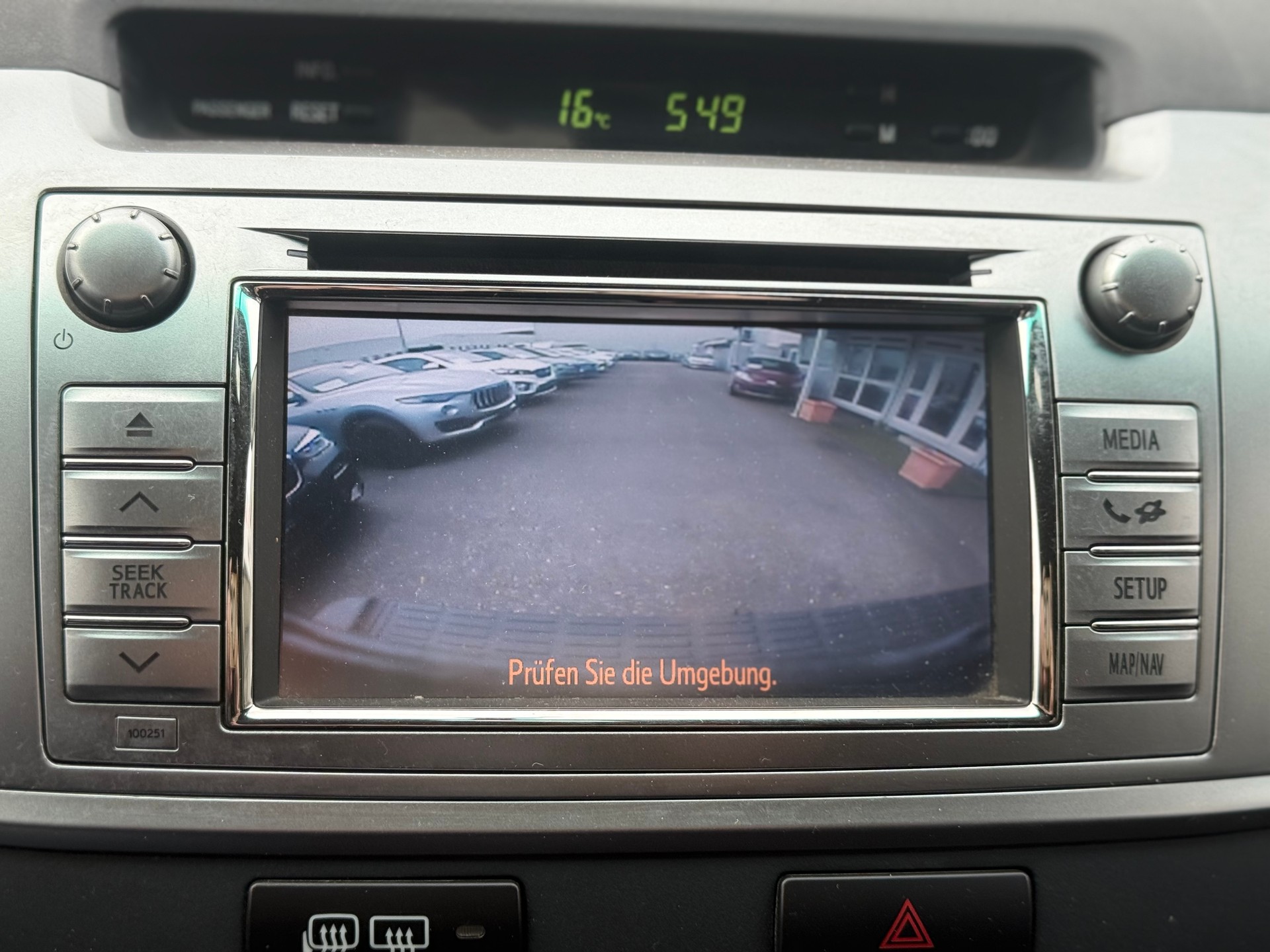 TOYOTA Hilux 3.0 4WD Double Cab Sol Premium-image-9
