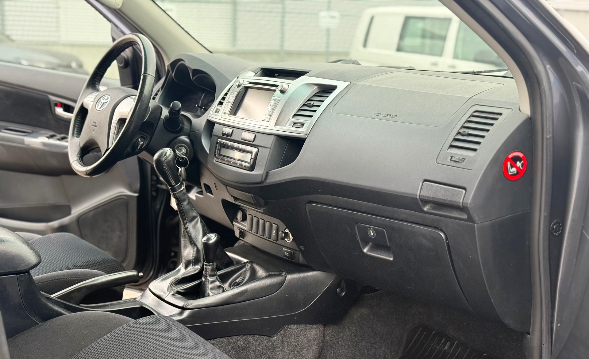 TOYOTA Hilux 3.0 4WD Double Cab Sol Premium-image-5