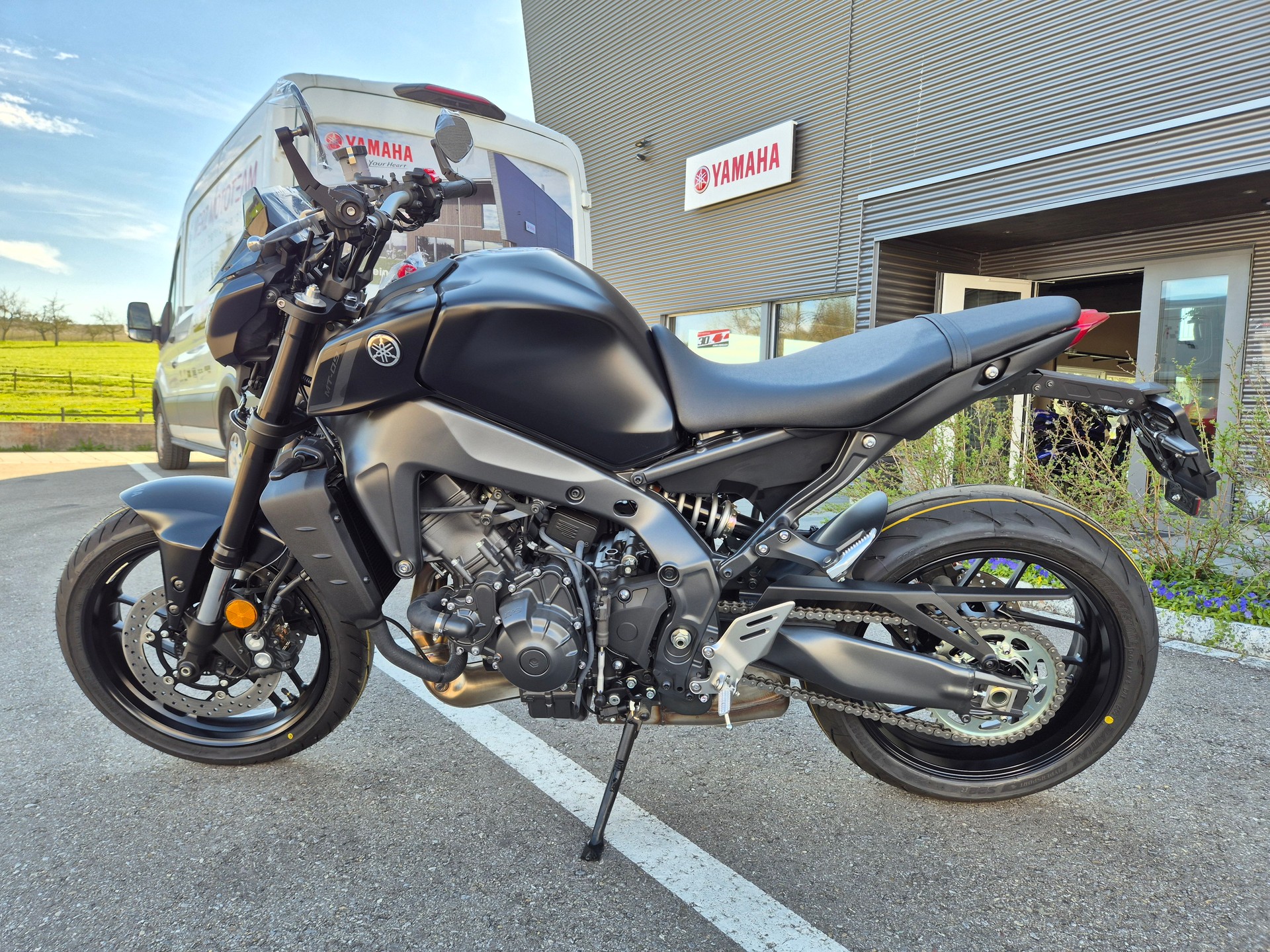 YAMAHA MT-09