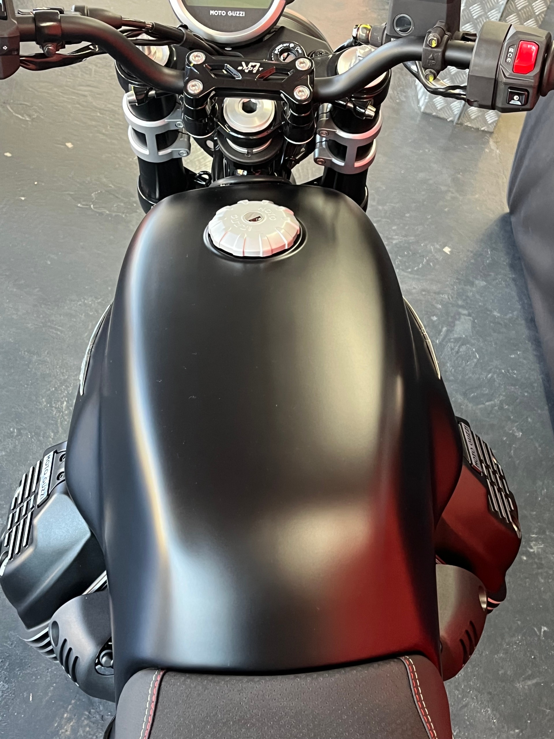 MOTO GUZZI V7 IV 850 Special Black level Evo-image-11