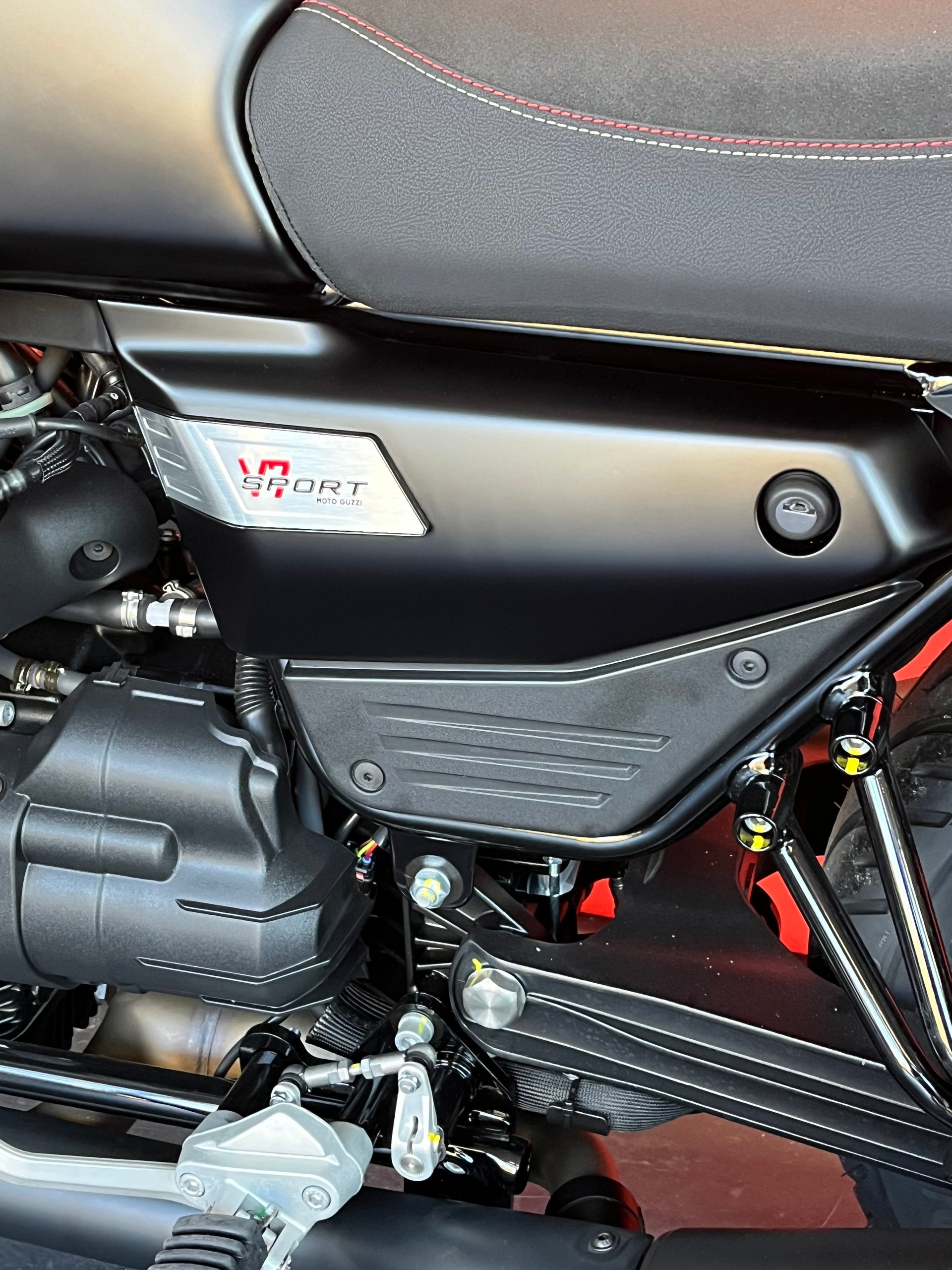 MOTO GUZZI V7 IV 850 Special Black level Evo-image-13