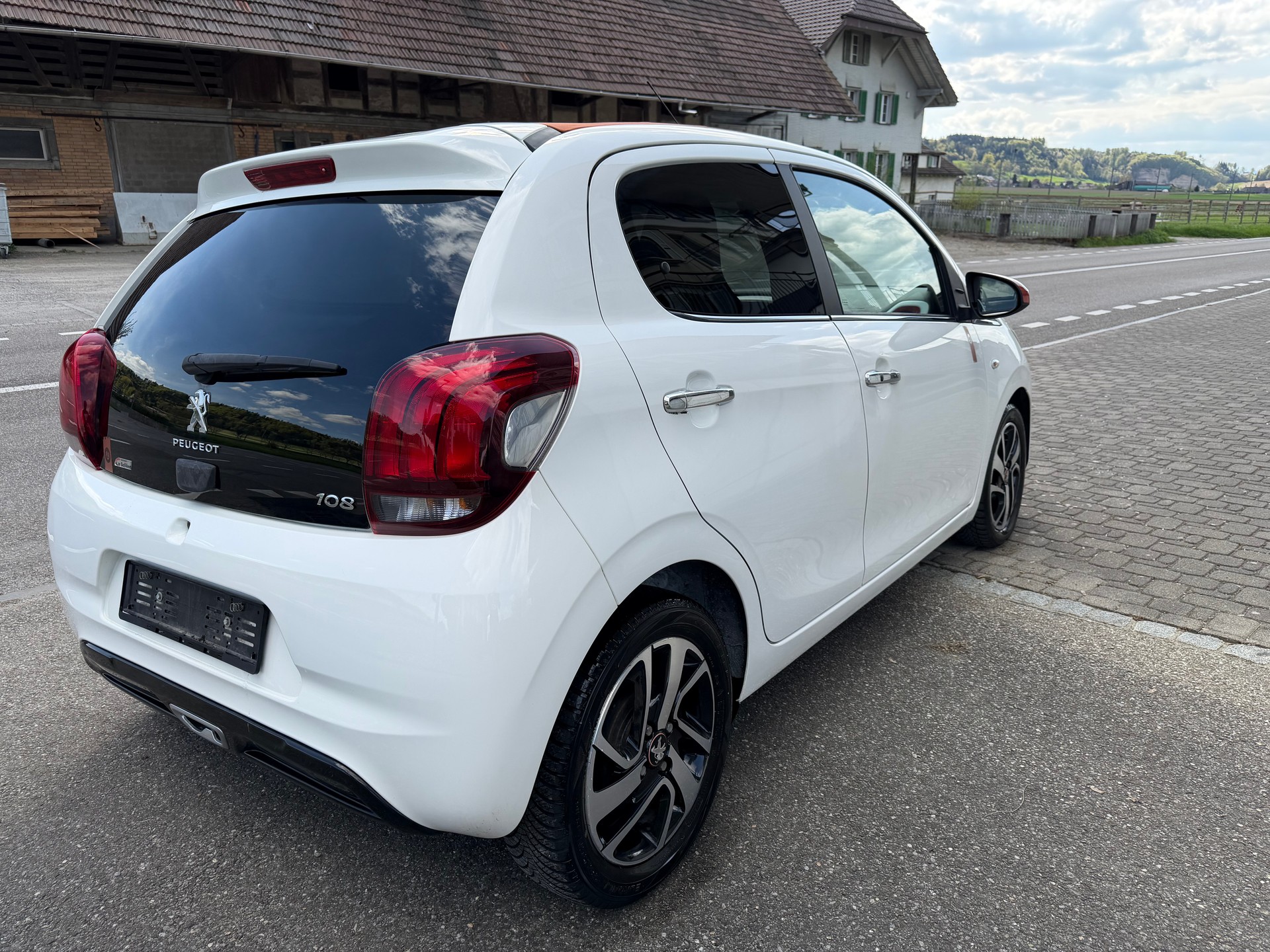 PEUGEOT 108 1.2 VTi Roland Garros Top-image-5