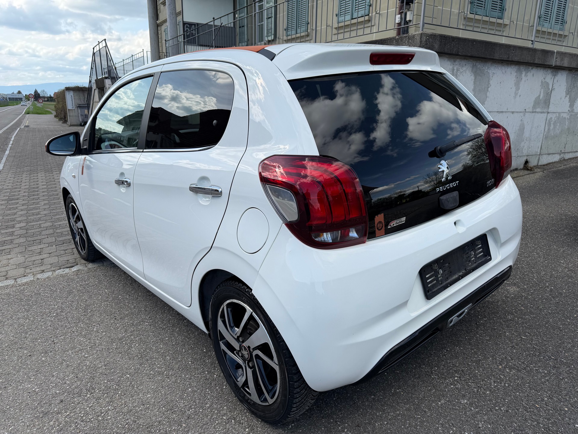 PEUGEOT 108 1.2 VTi Roland Garros Top-image-3