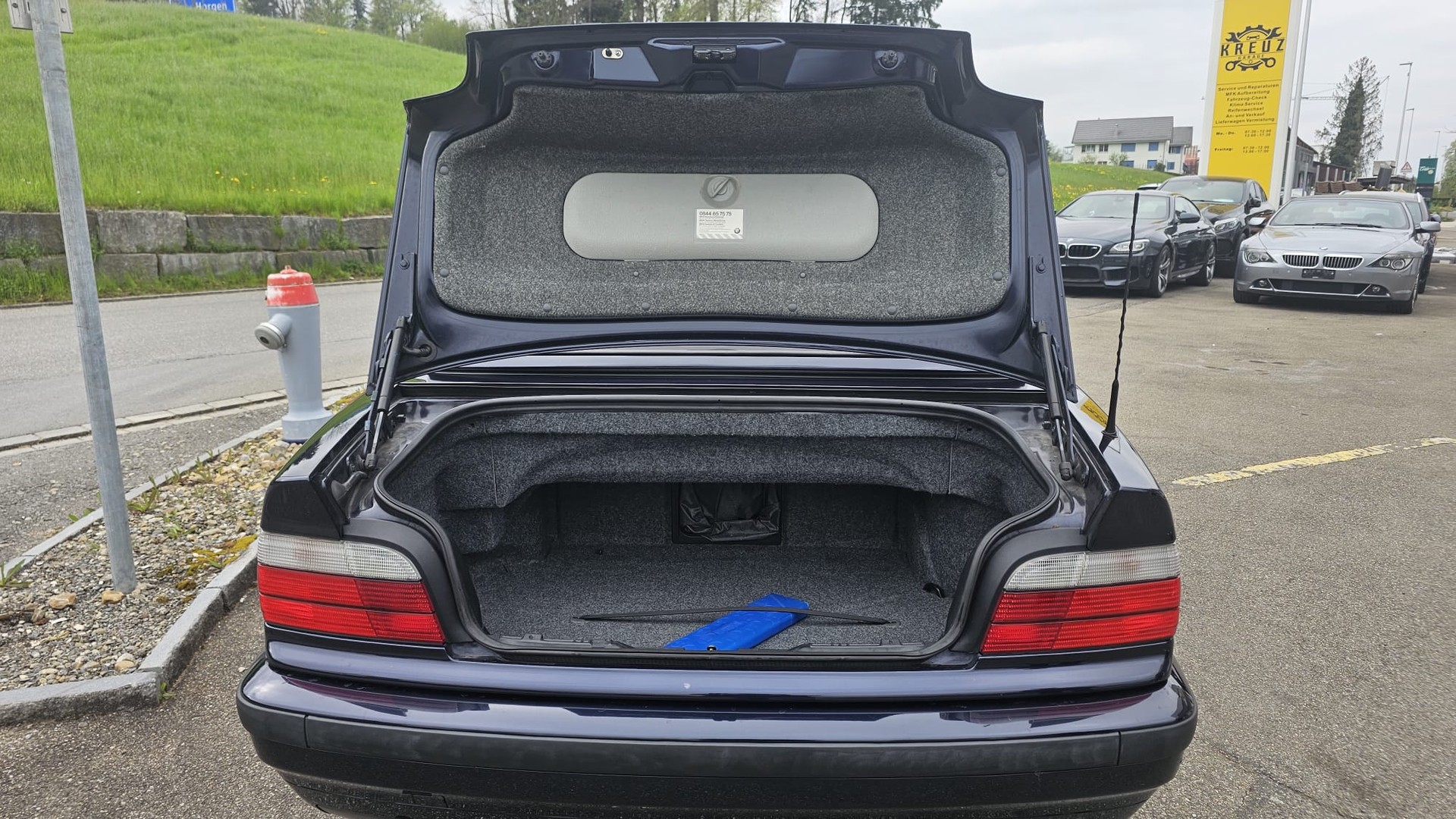 BMW 318i Cabrio Exclusiv-image-6