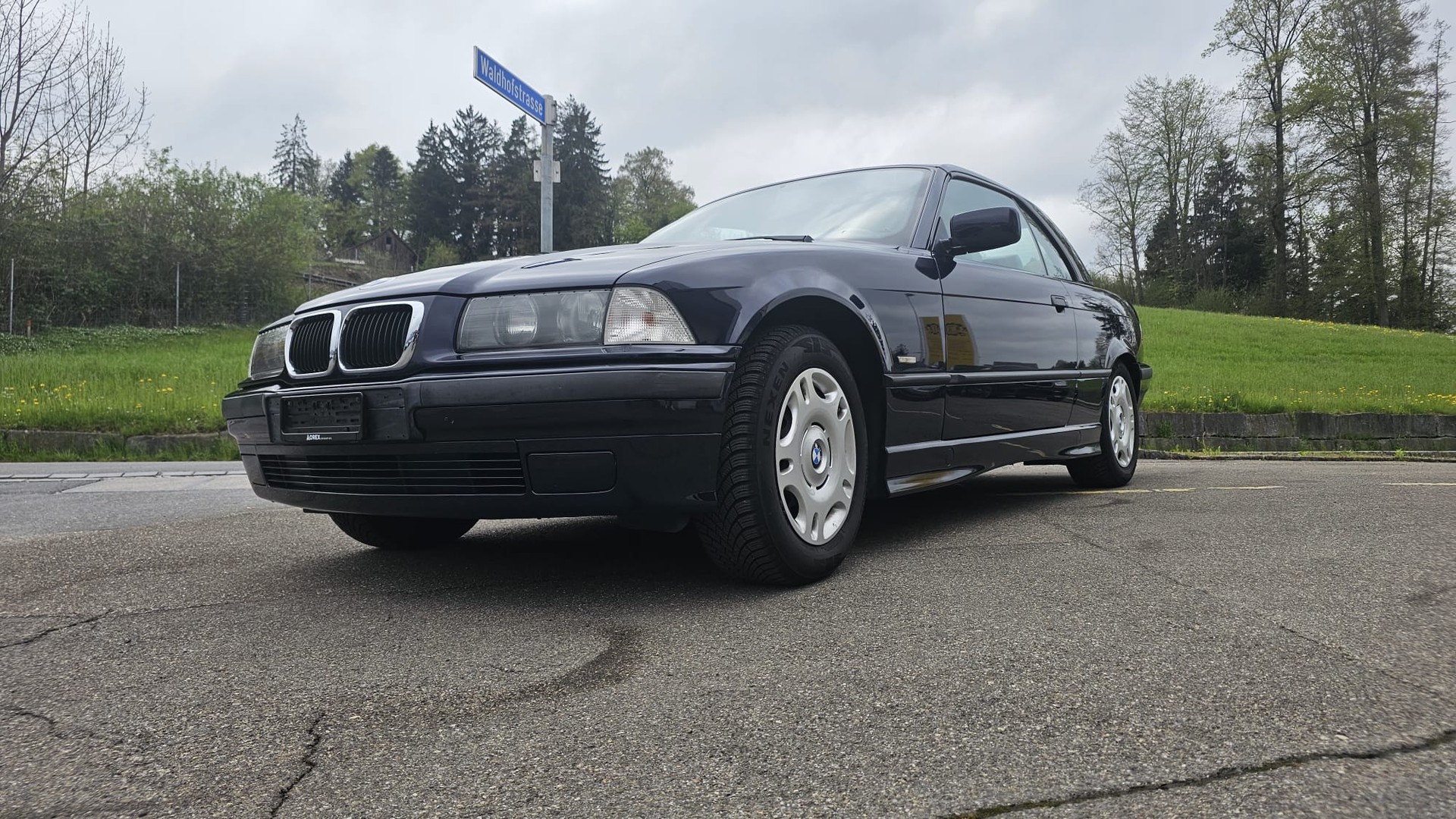 BMW 318i Cabrio Exclusiv-image-1