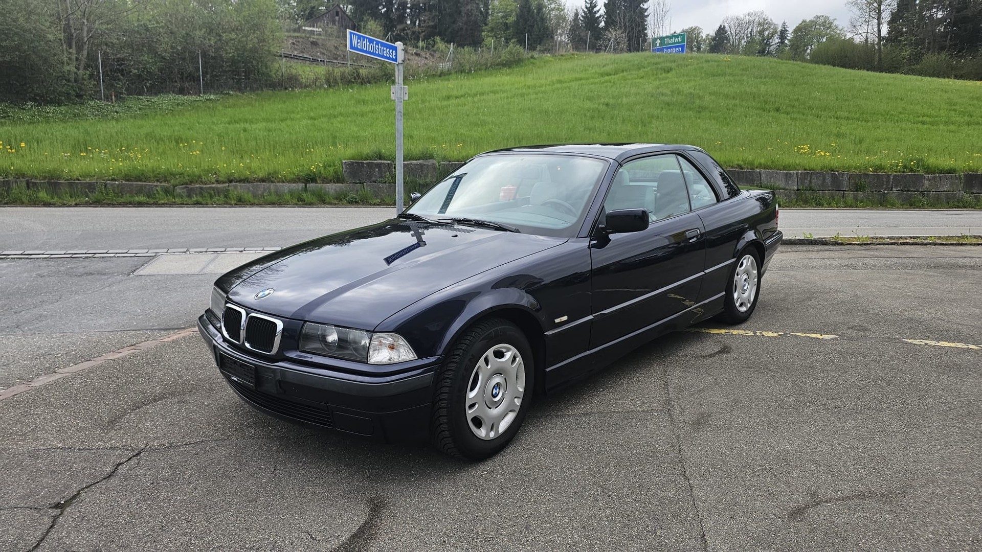 BMW 318i Cabrio Exclusiv-image-0
