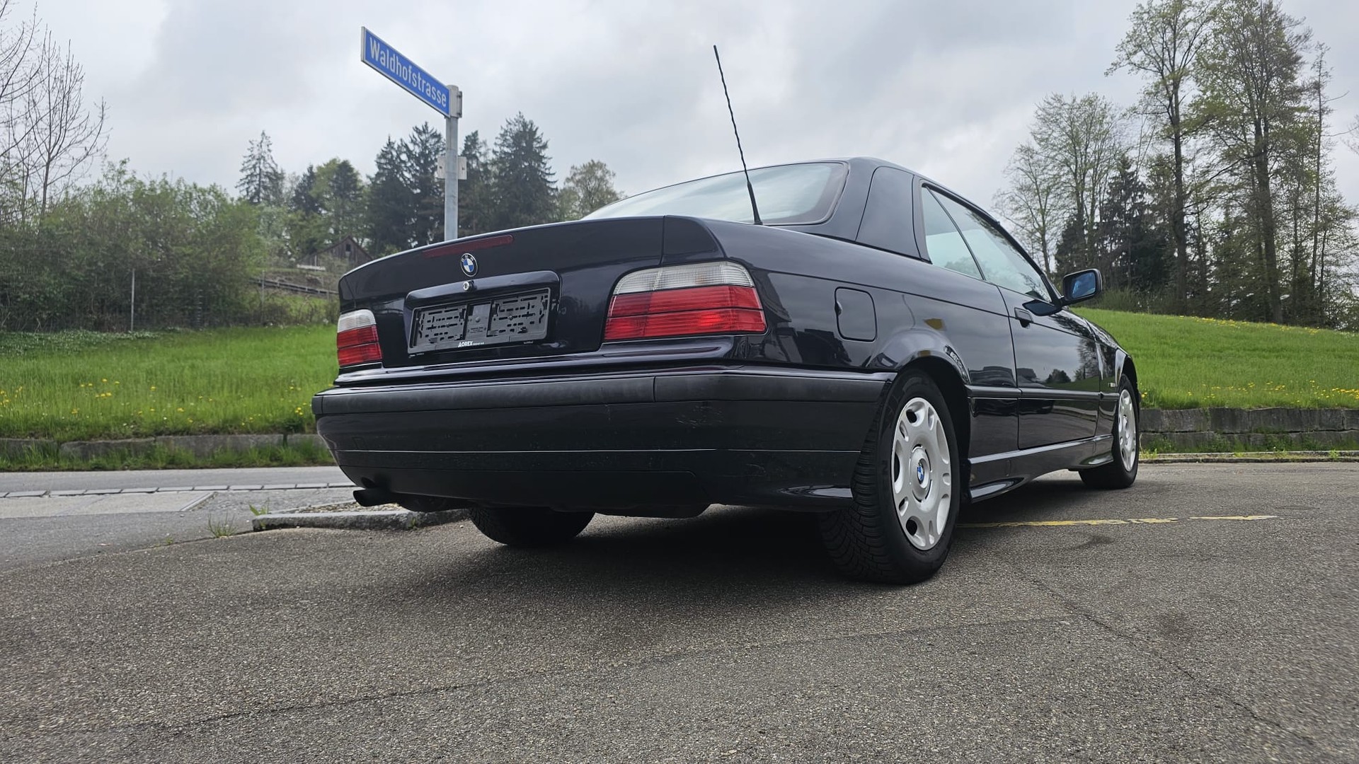 BMW 318i Cabrio Exclusiv-image-5