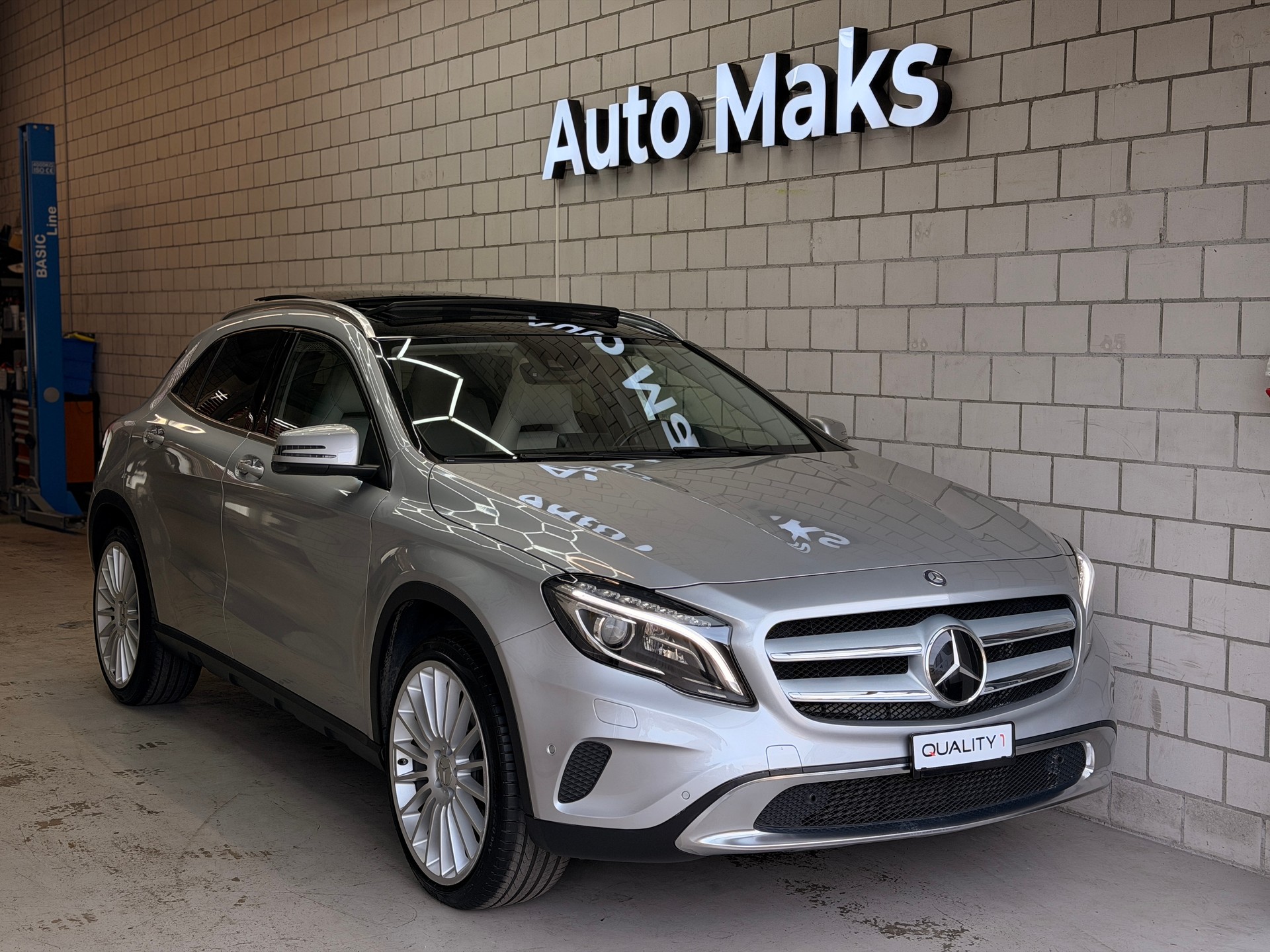 MERCEDES-BENZ GLA 220 CDI Urban 4Matic 7G-DCT-showroom-element-1