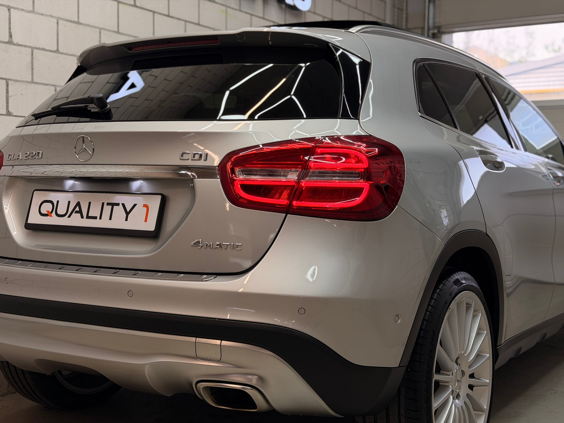 MERCEDES-BENZ GLA 220 CDI Urban 4Matic 7G-DCT-showroom-element-3
