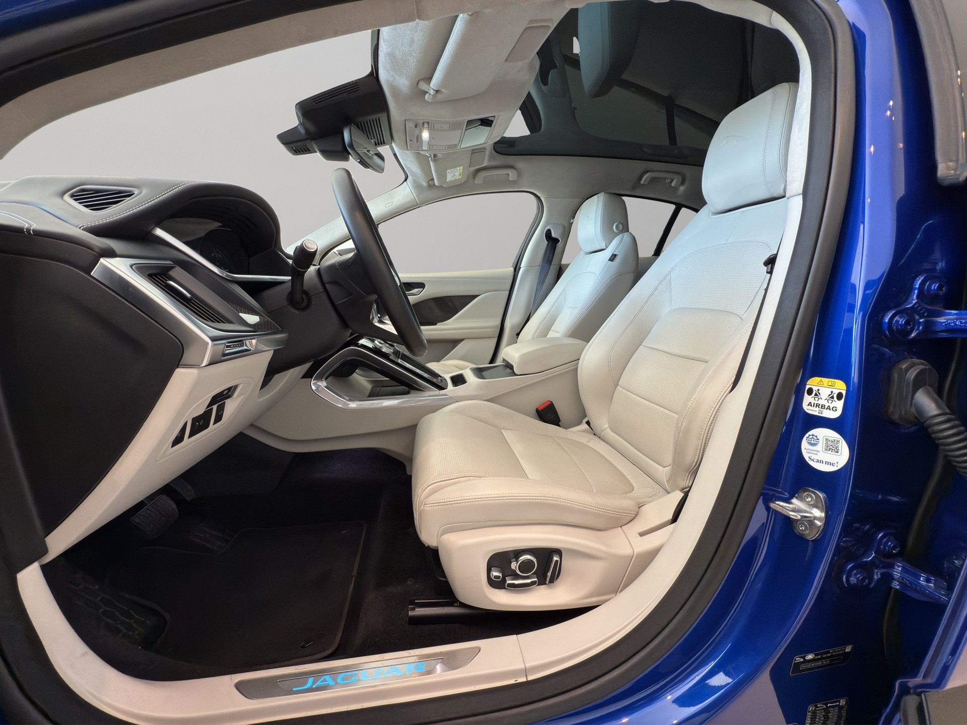 JAGUAR I-Pace EV400 Black AWD-image-16