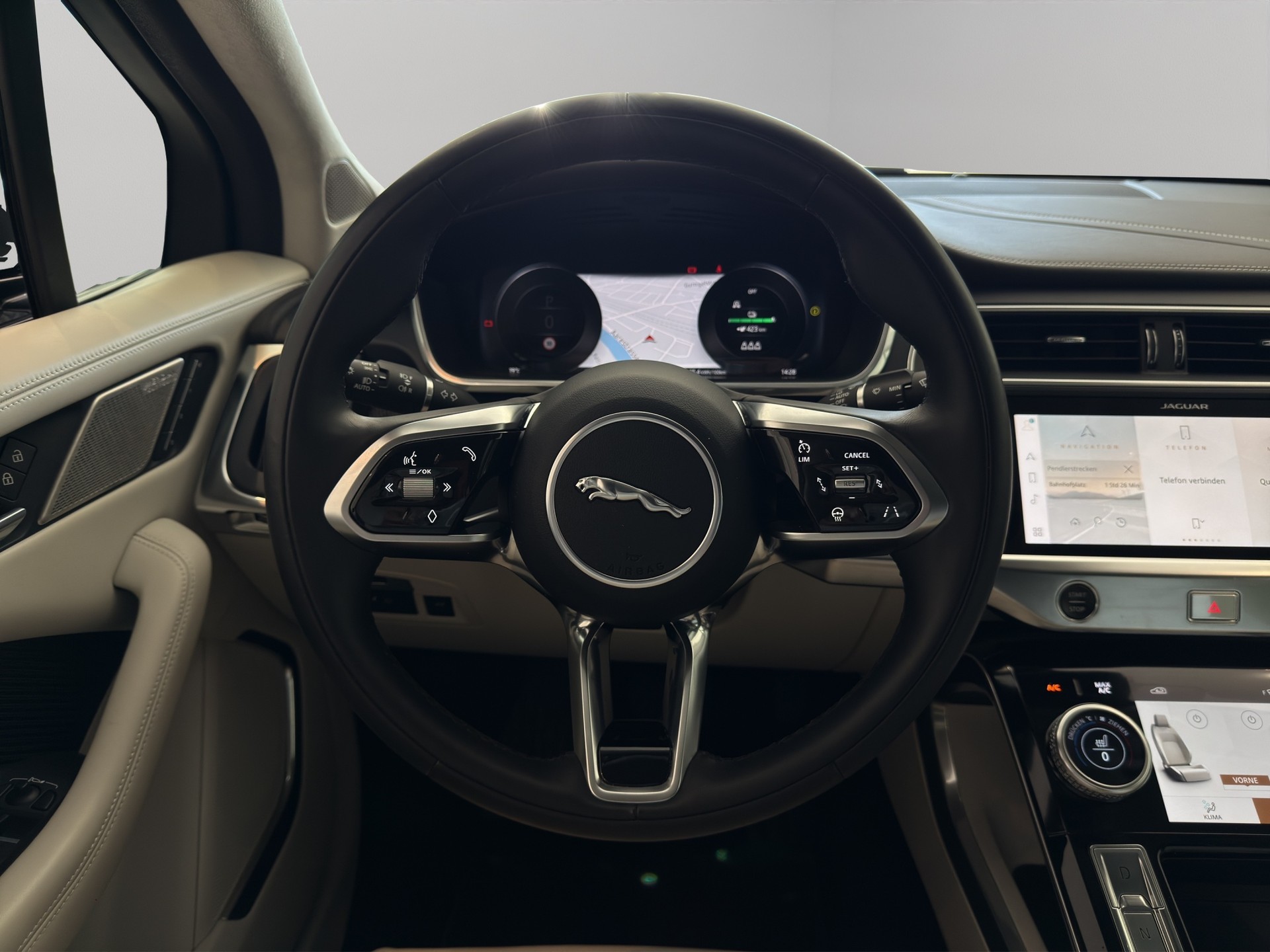JAGUAR I-Pace EV400 Black AWD-image-5