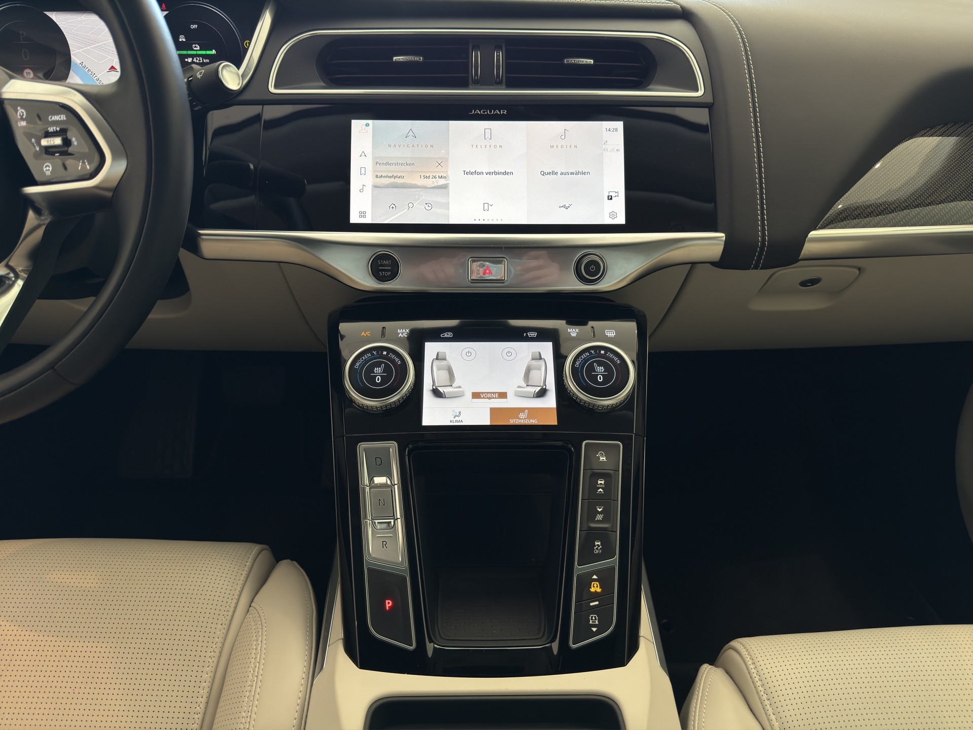 JAGUAR I-Pace EV400 Black AWD-image-6