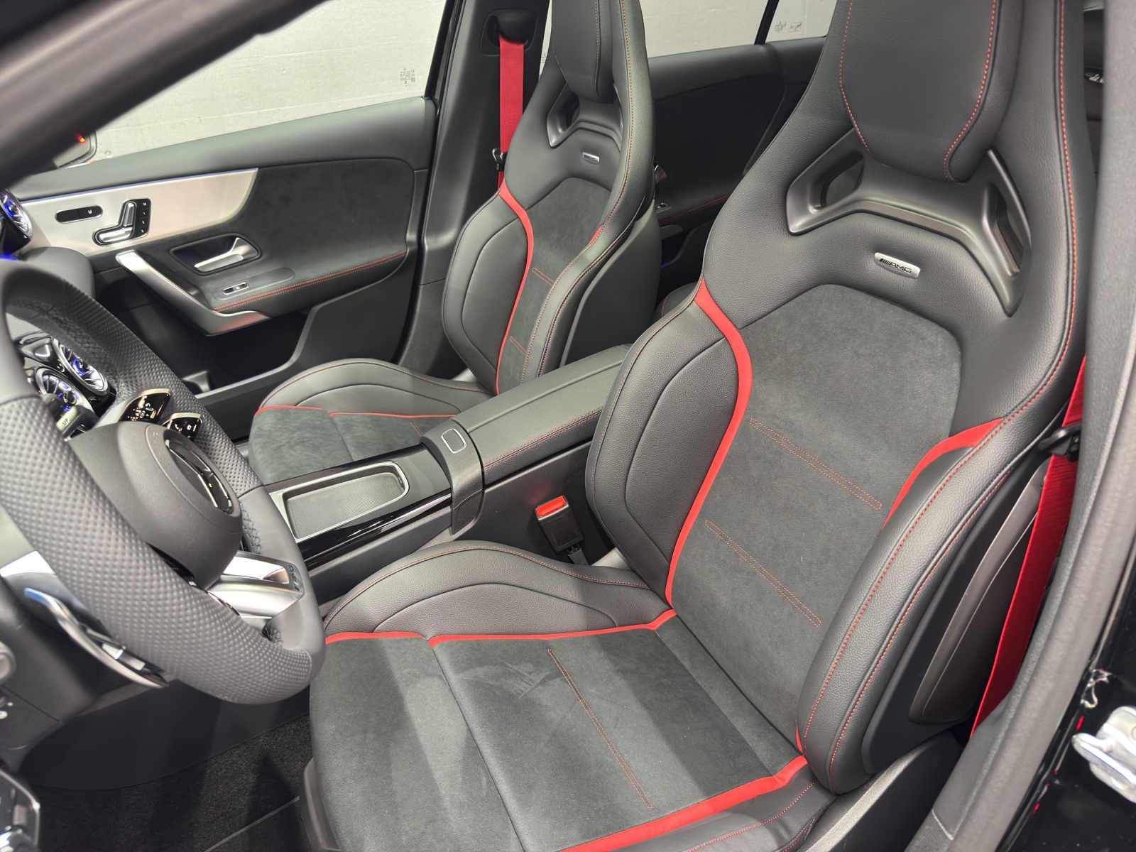 MERCEDES-BENZ AMG A 35 4Matic-image-13