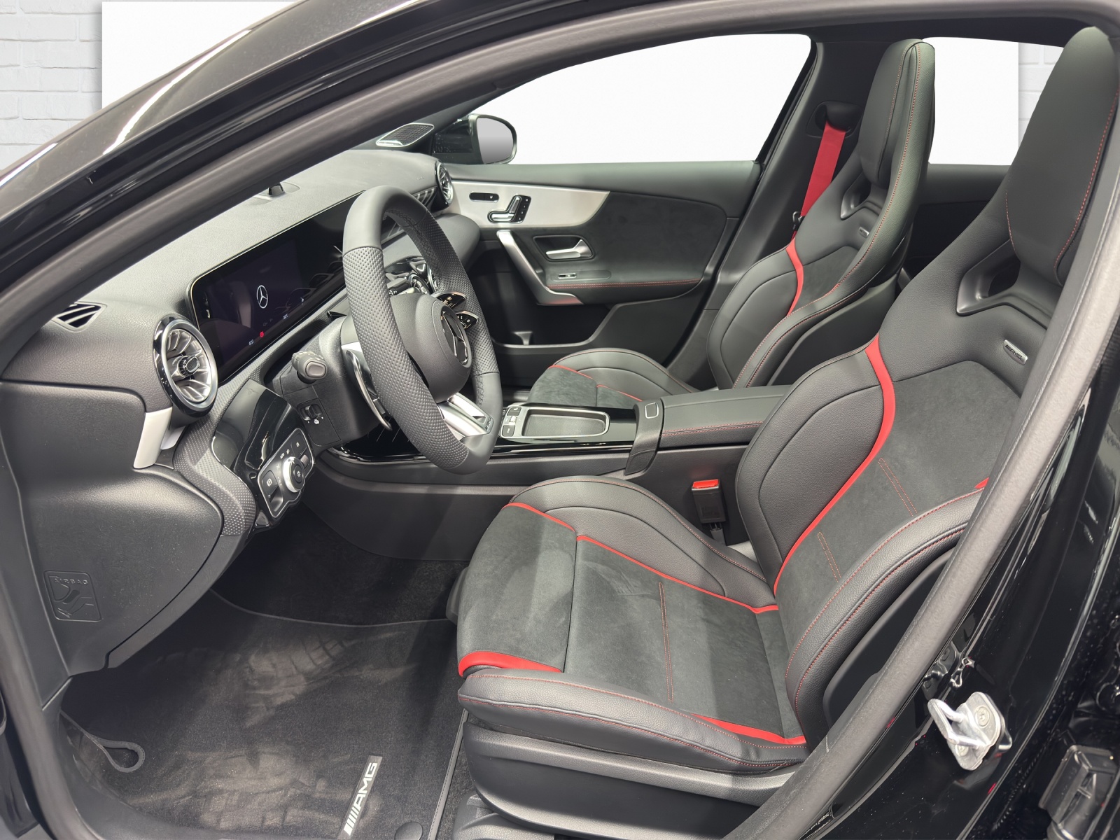 MERCEDES-BENZ AMG A 35 4Matic-image-6