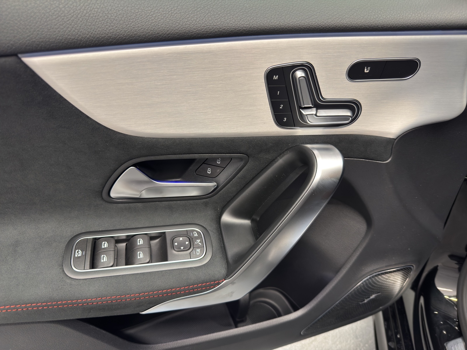 MERCEDES-BENZ AMG A 35 4Matic-image-11